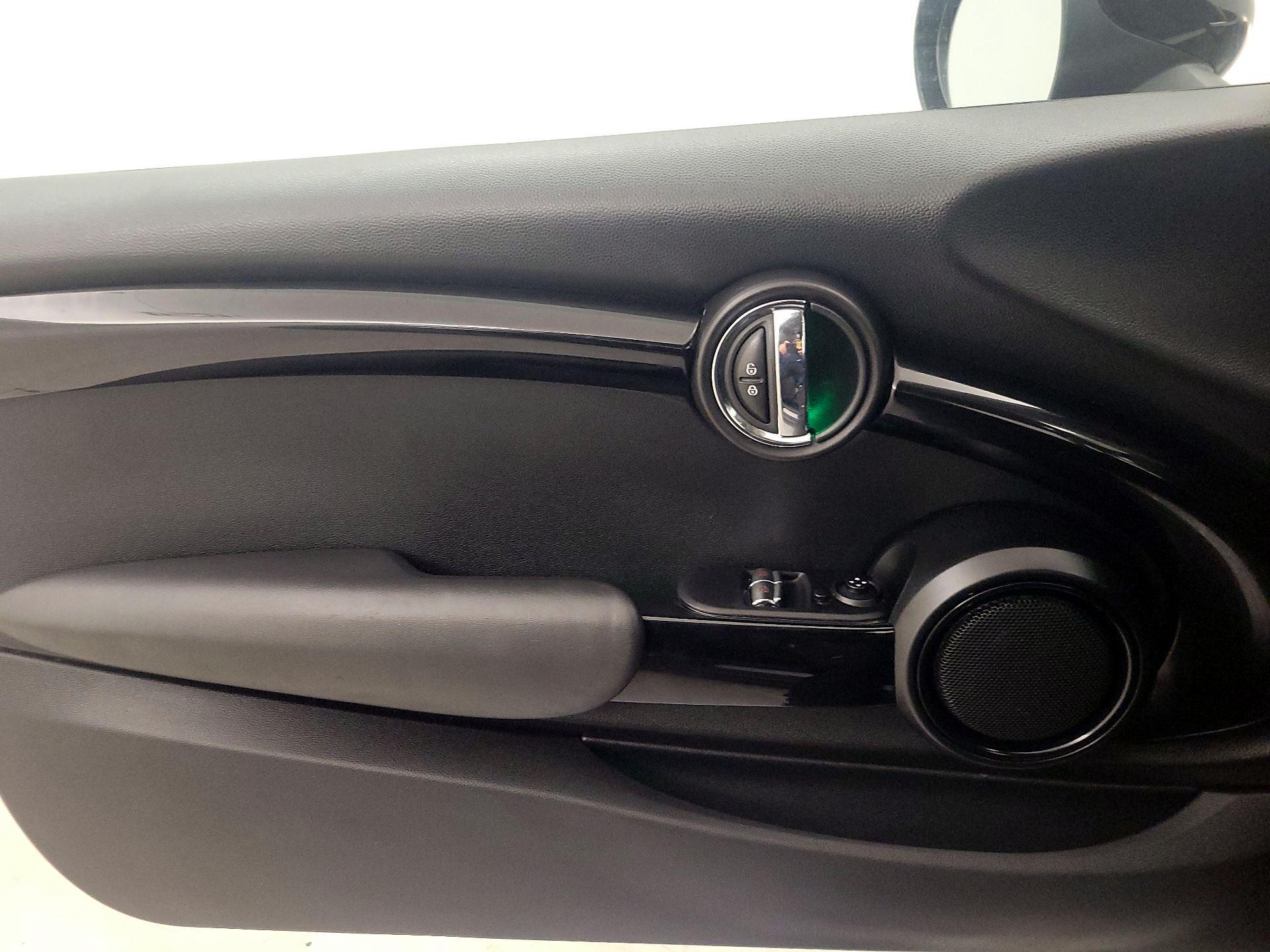 Thumbnail: 2016 MINI Cooper Hardtop - 12