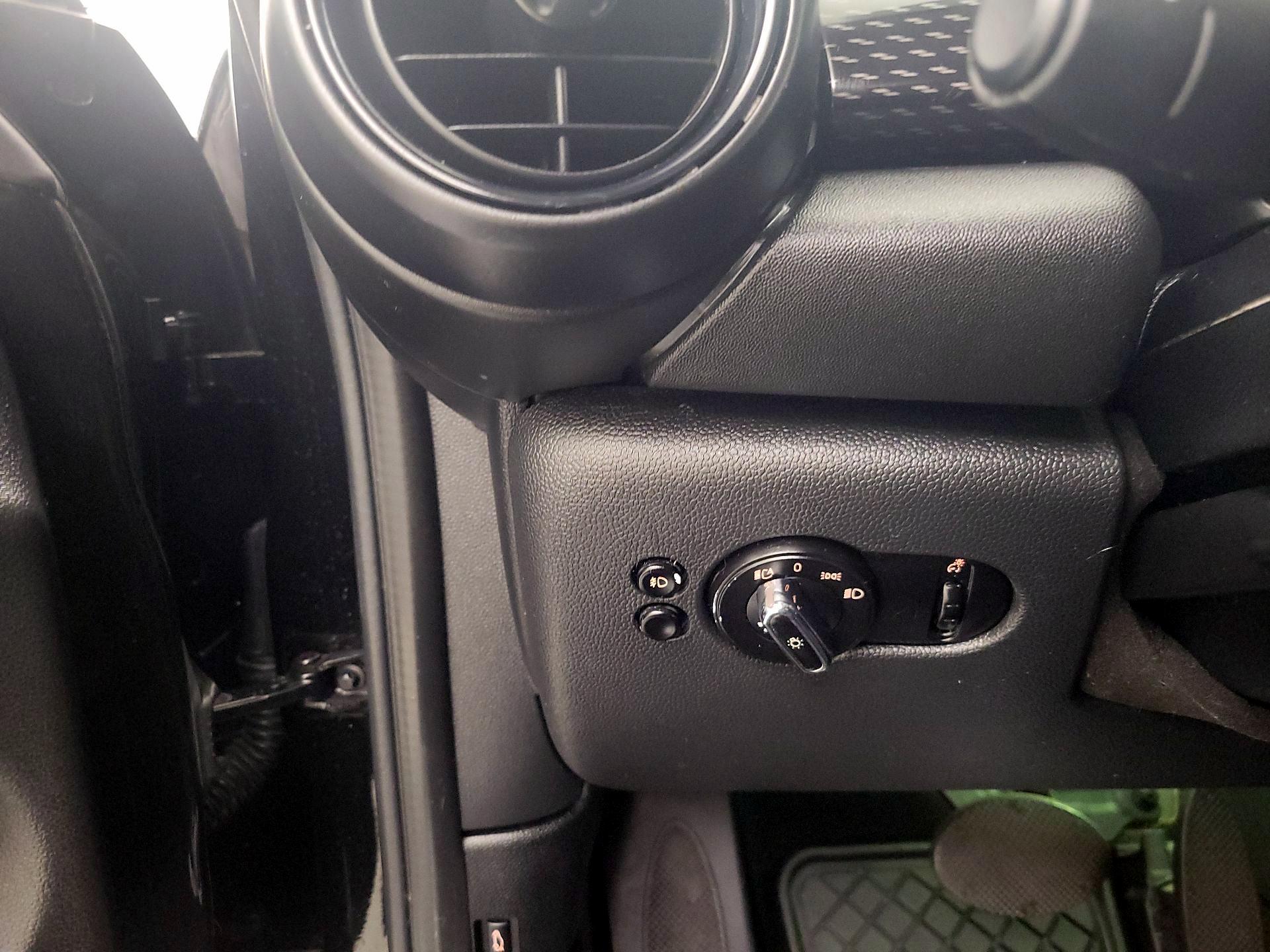 Thumbnail: 2016 MINI Cooper Hardtop - 13