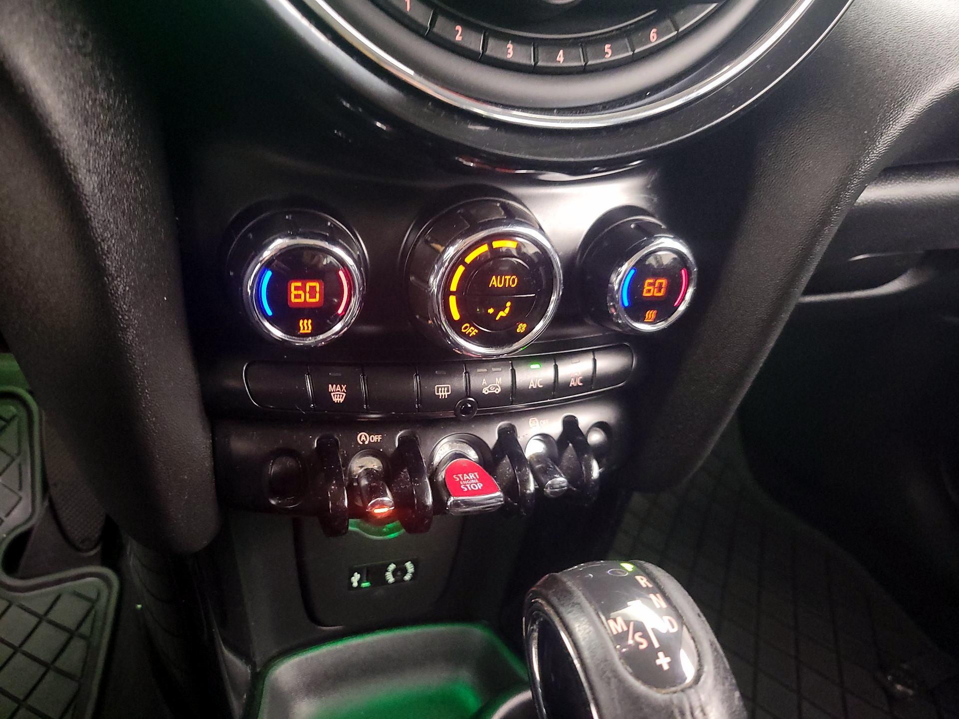 Thumbnail: 2016 MINI Cooper Hardtop - 15