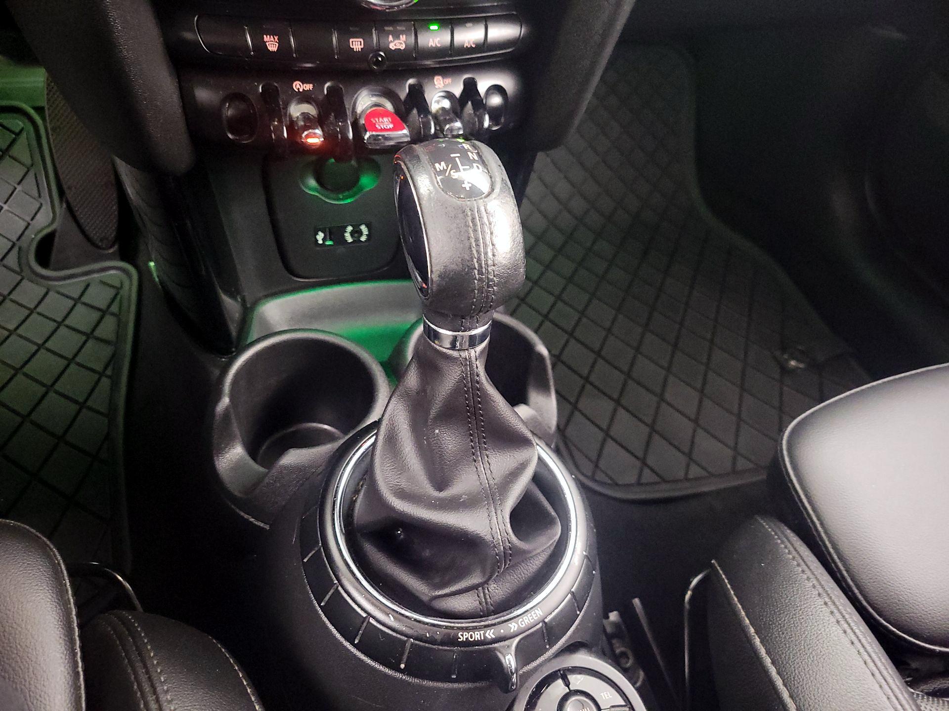 Thumbnail: 2016 MINI Cooper Hardtop - 16