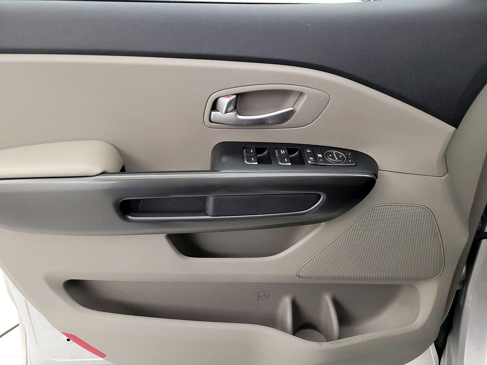 Thumbnail: 2019 Kia Sedona - 12