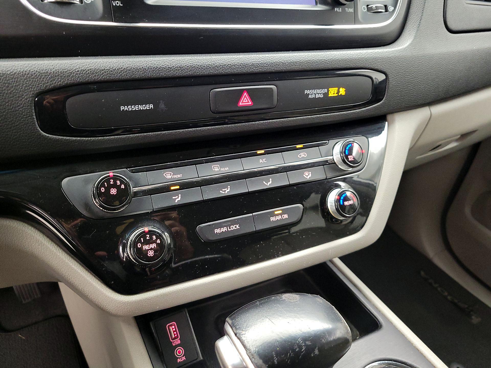 Thumbnail: 2019 Kia Sedona - 16