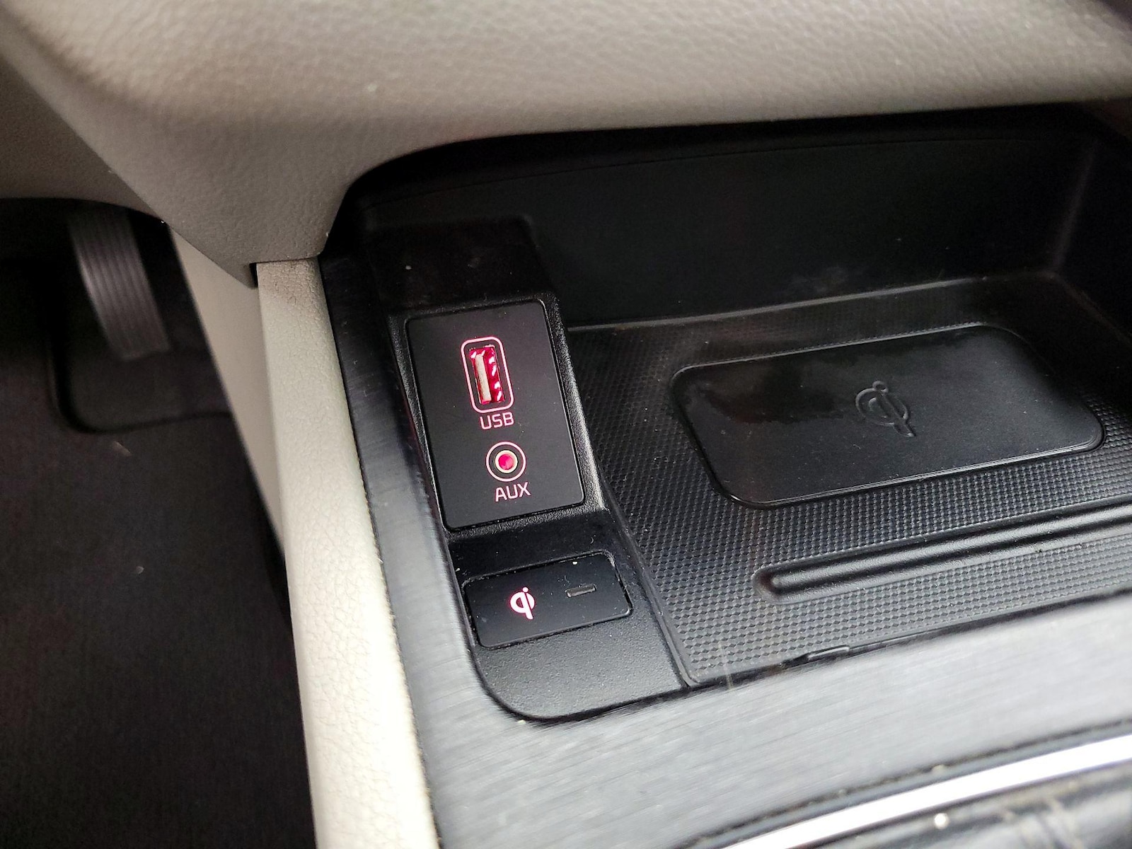 2019 Kia Sedona EX - Photo 19