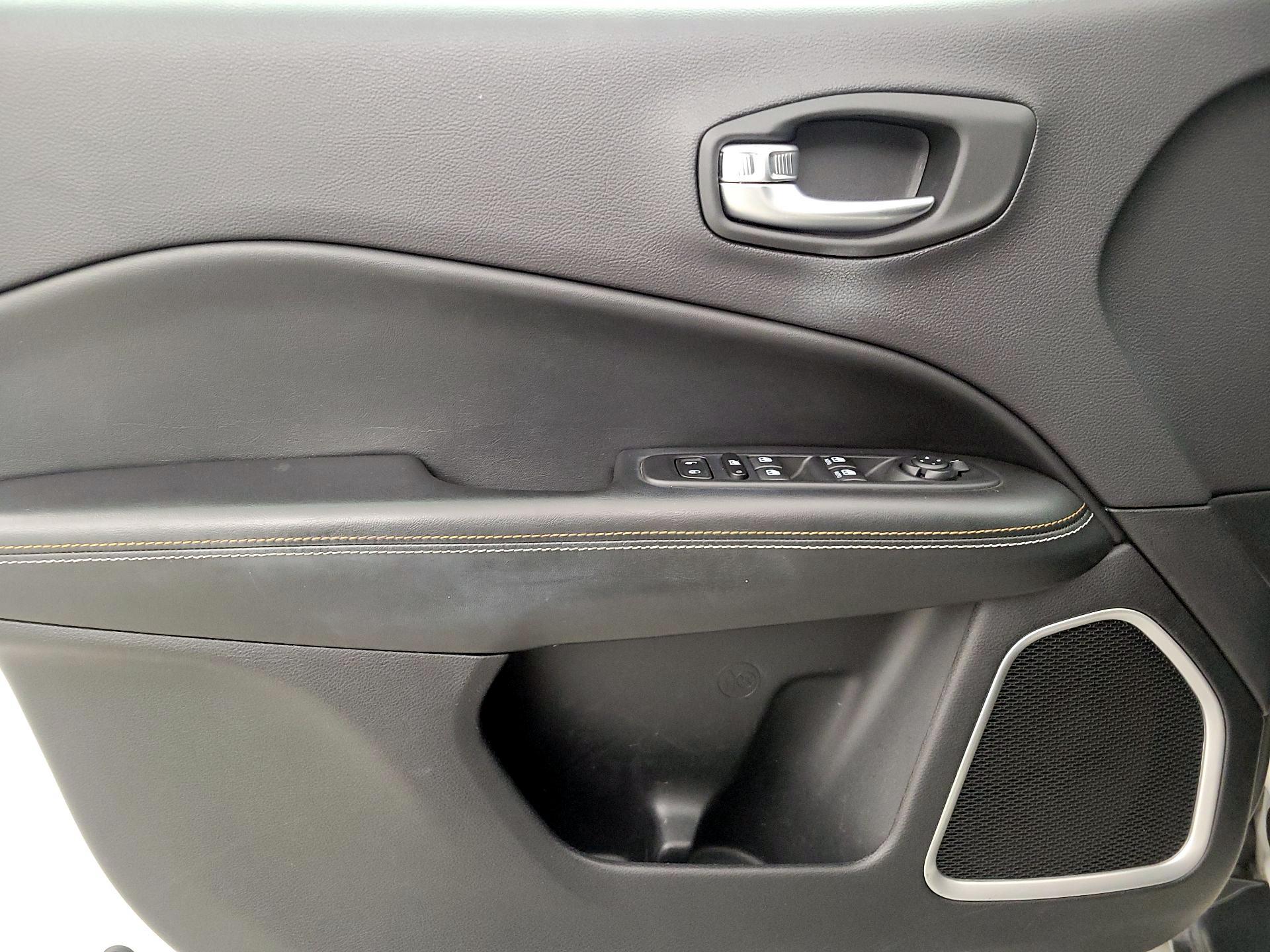 Thumbnail: 2018 Jeep Compass - 12