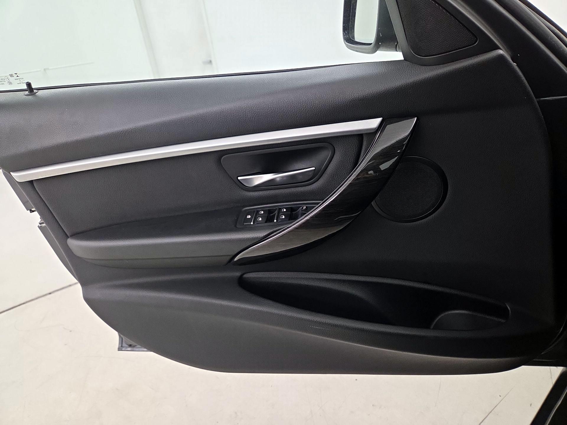 Thumbnail: 2018 BMW 3 Series - 12