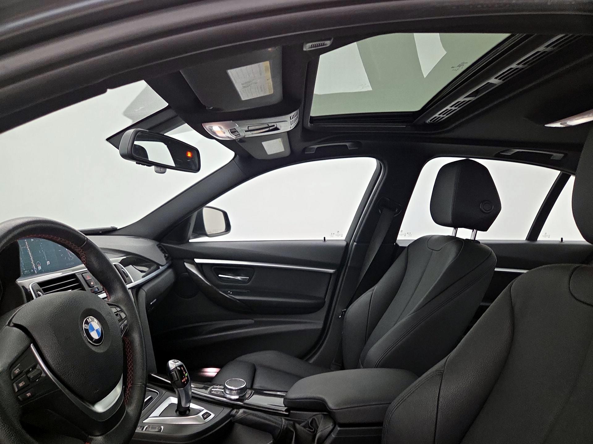 Thumbnail: 2018 BMW 3 Series - 20