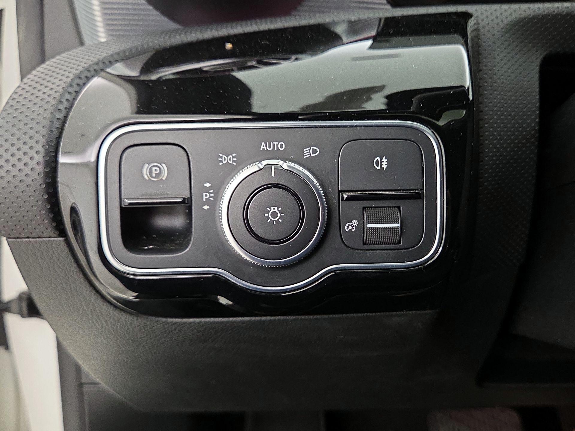 Thumbnail: 2020 Mercedes-Benz A-Class - 13