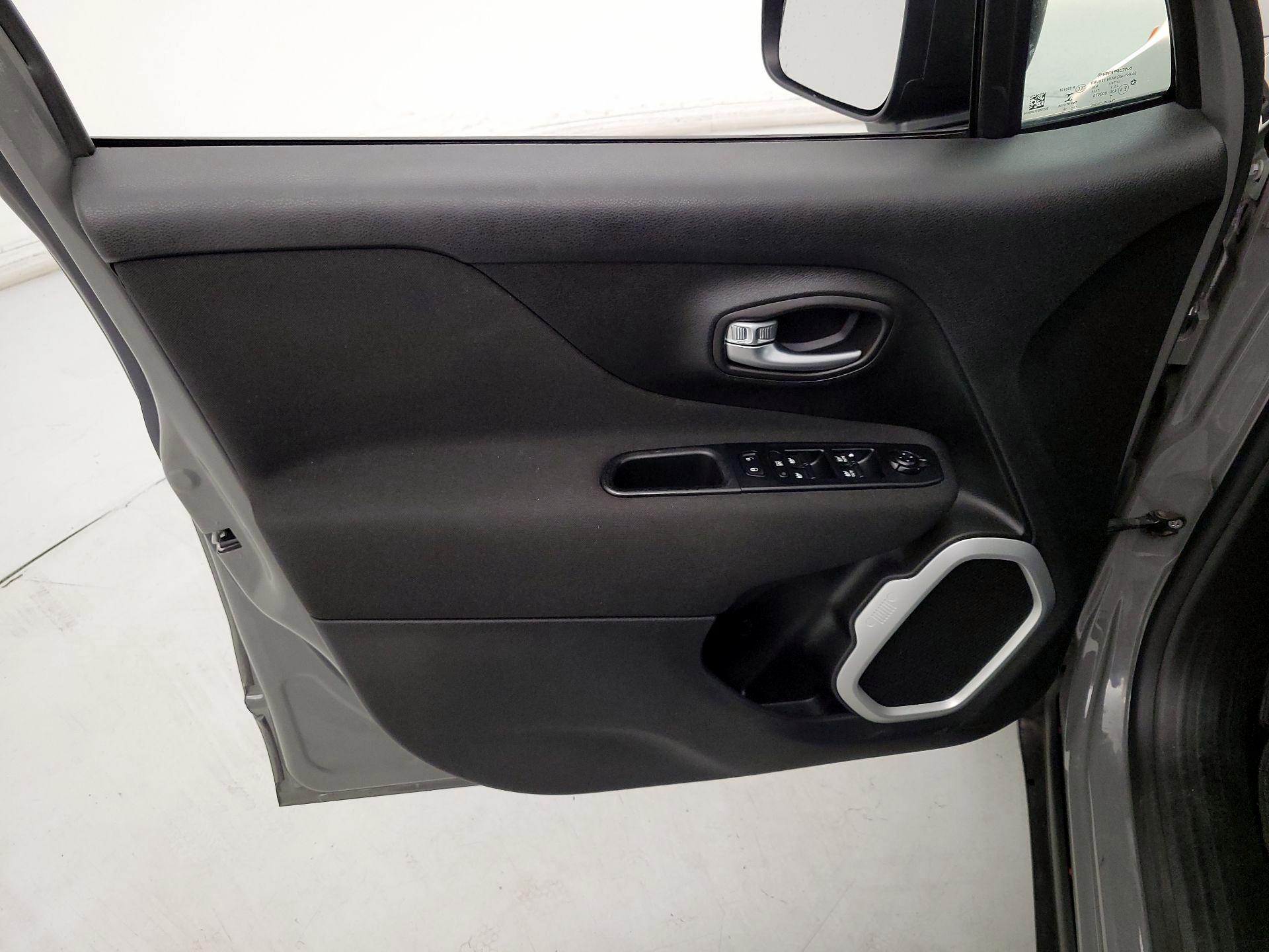 Thumbnail: 2019 Jeep Renegade - 12