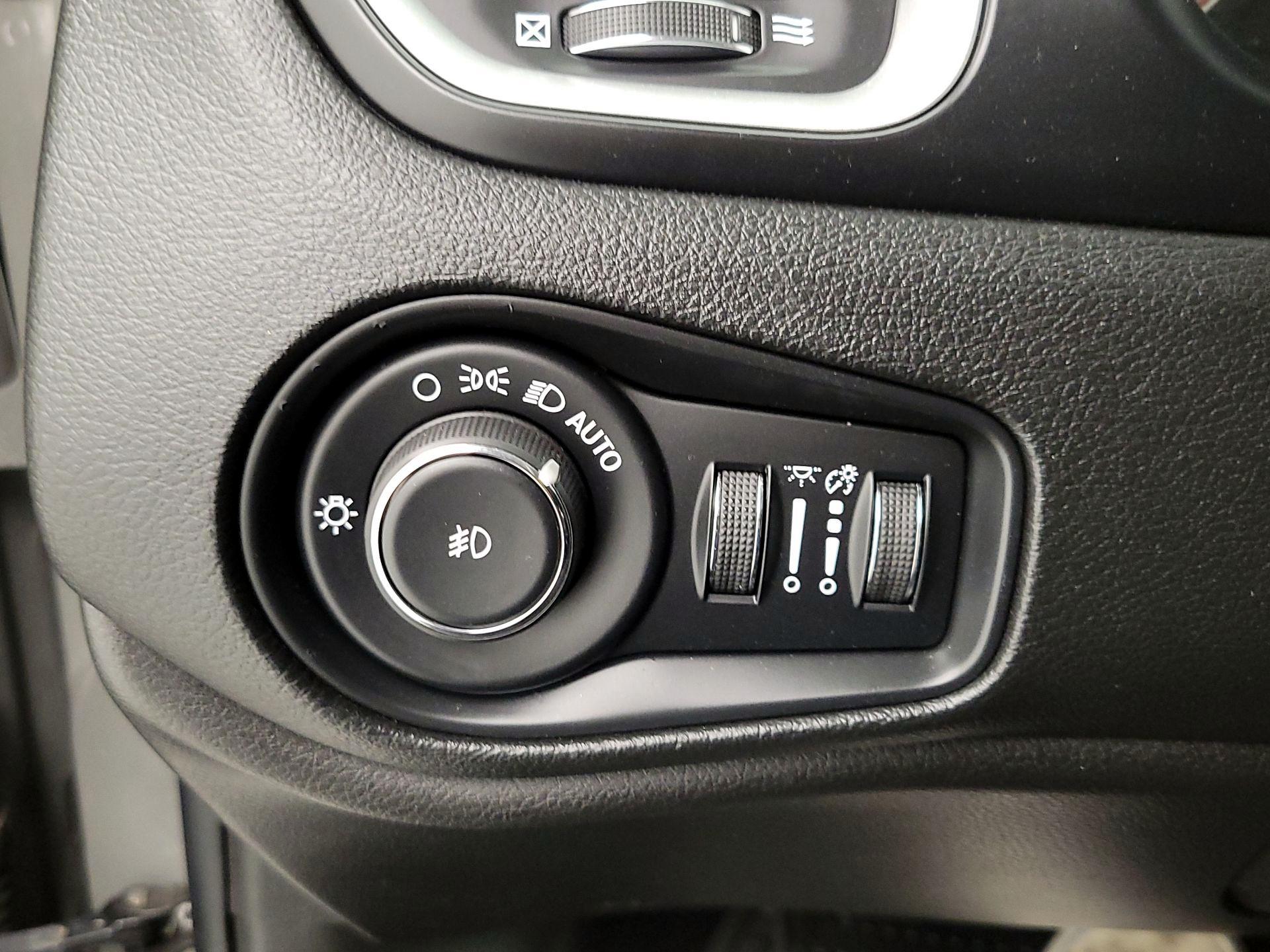 Thumbnail: 2019 Jeep Renegade - 13