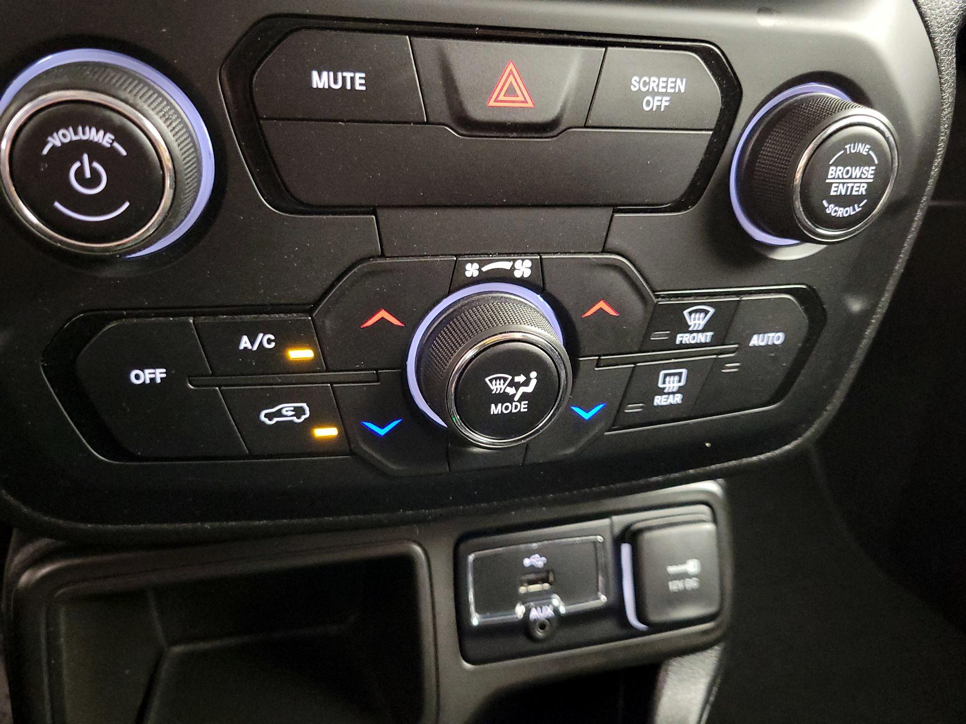 Thumbnail: 2019 Jeep Renegade - 16