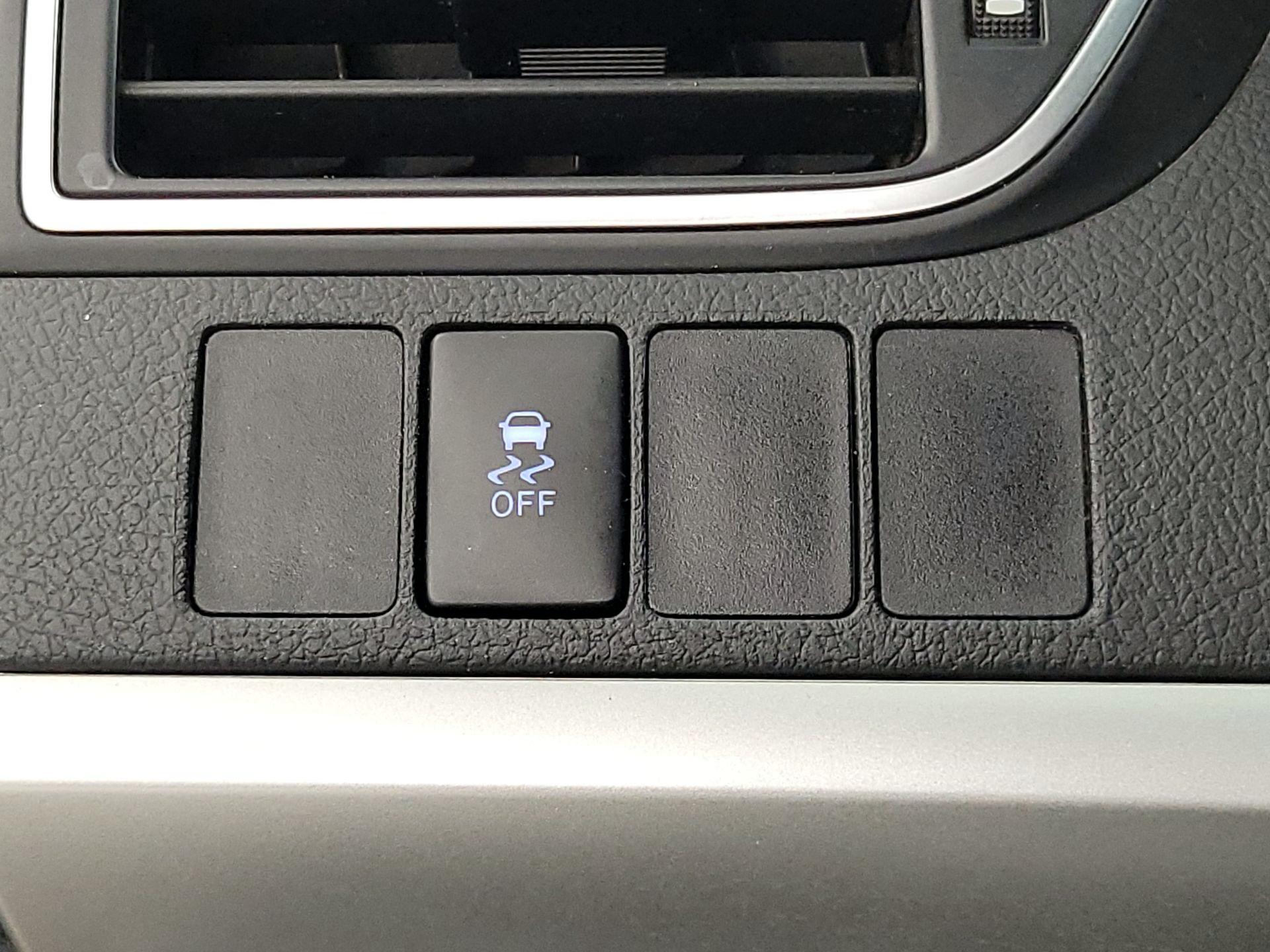 Thumbnail: 2015 Toyota Camry - 13