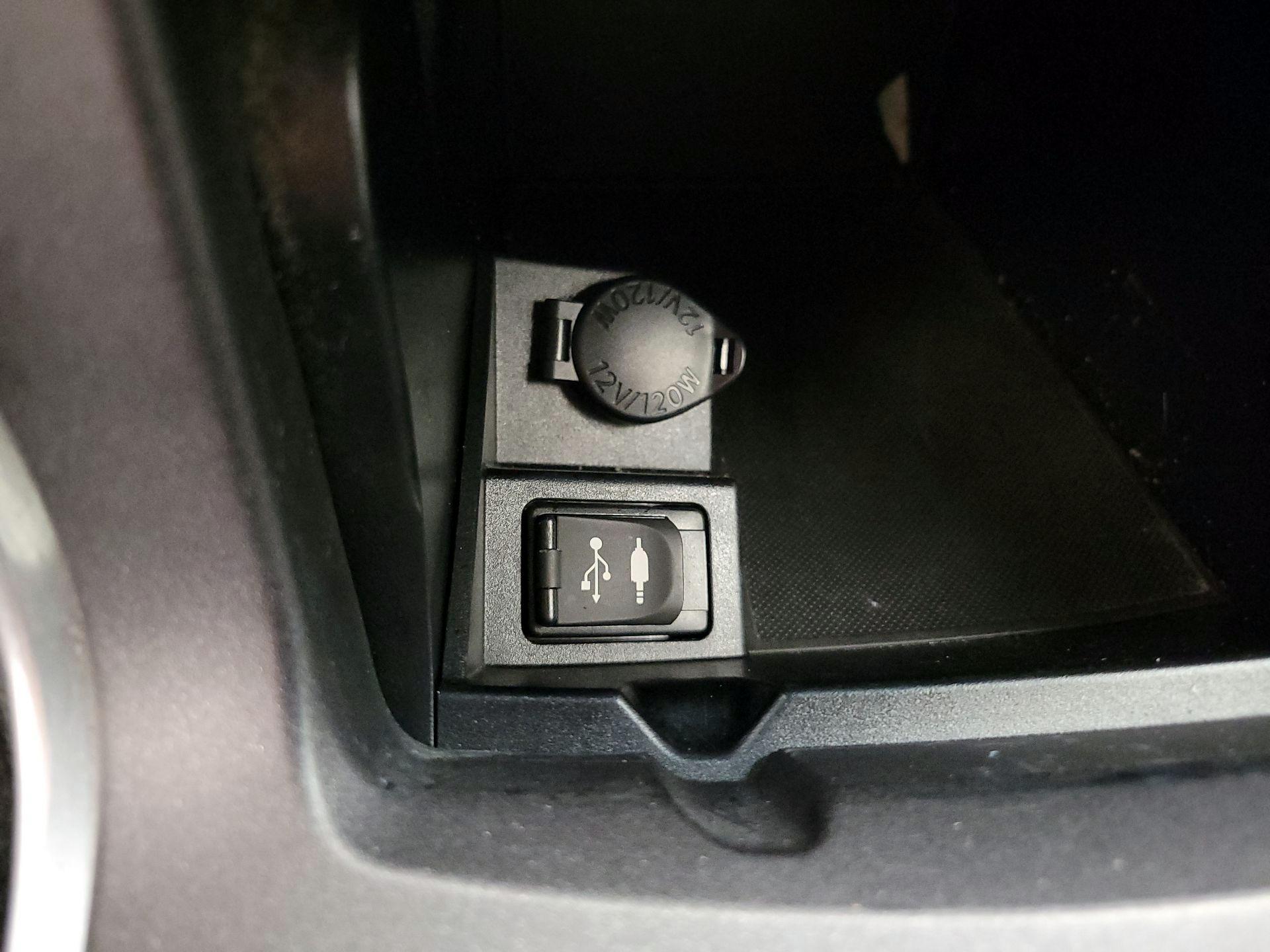 Thumbnail: 2015 Toyota Camry - 18