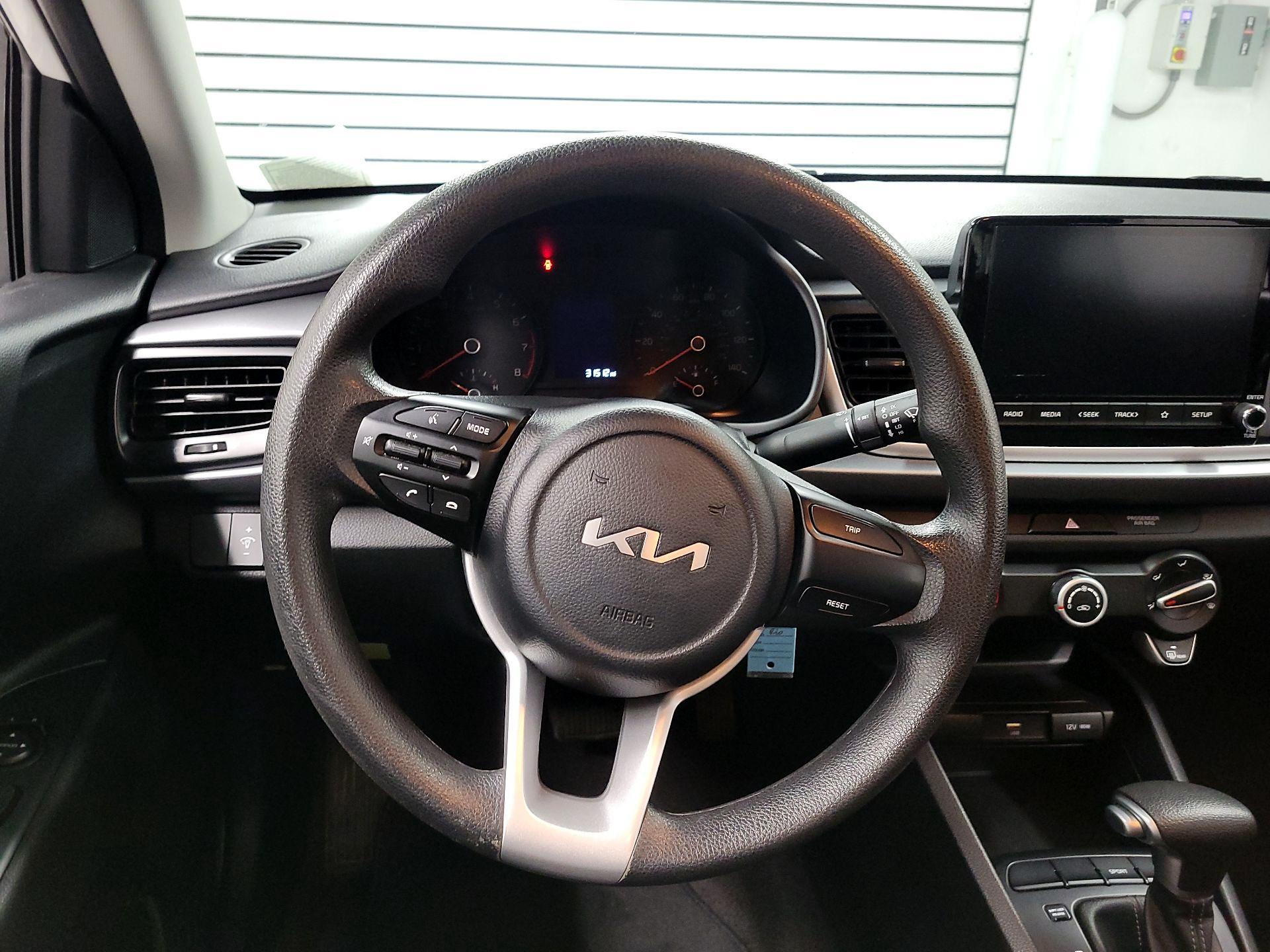 Thumbnail: 2023 Kia Rio - 10