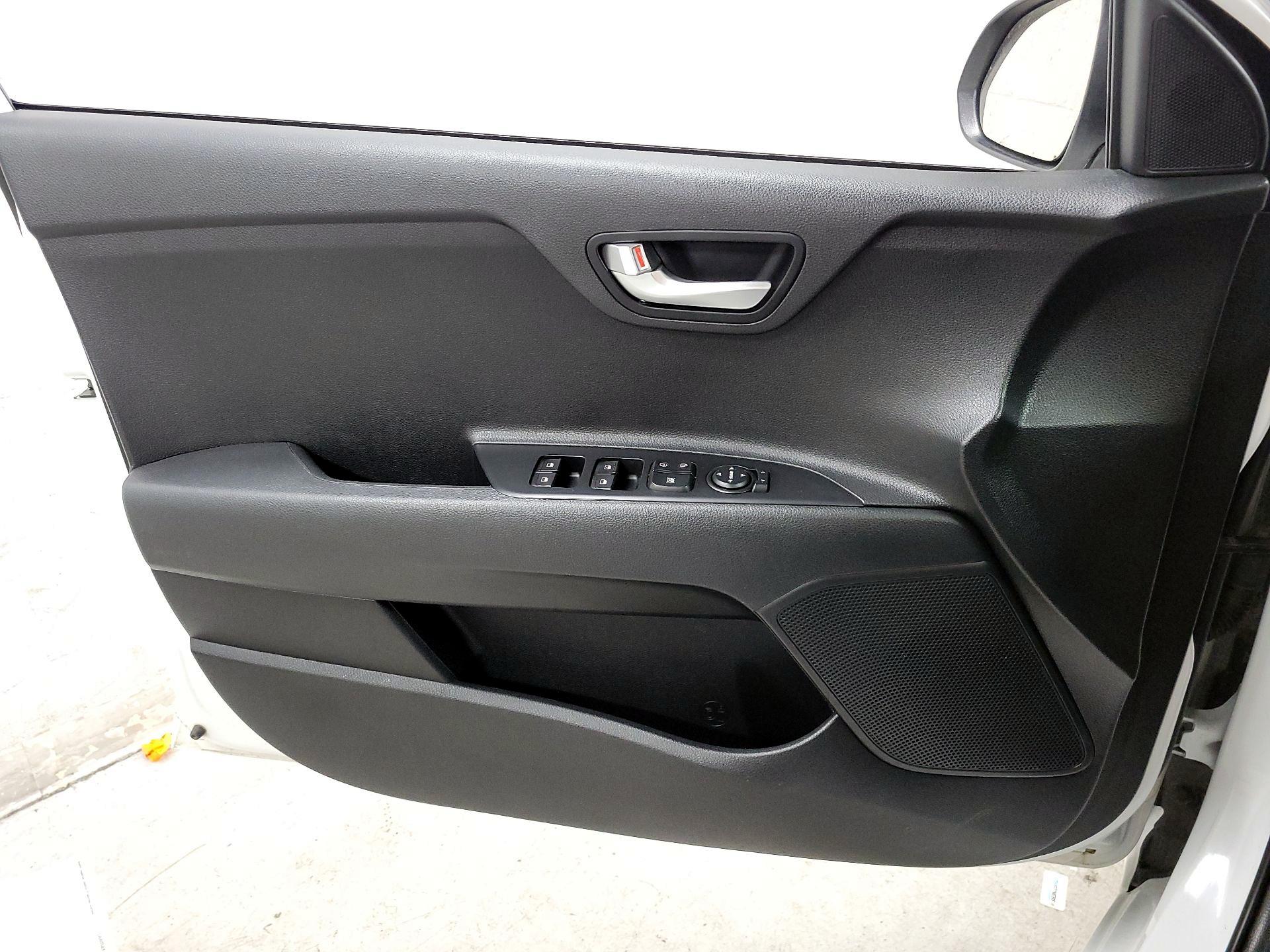 Thumbnail: 2023 Kia Rio - 12