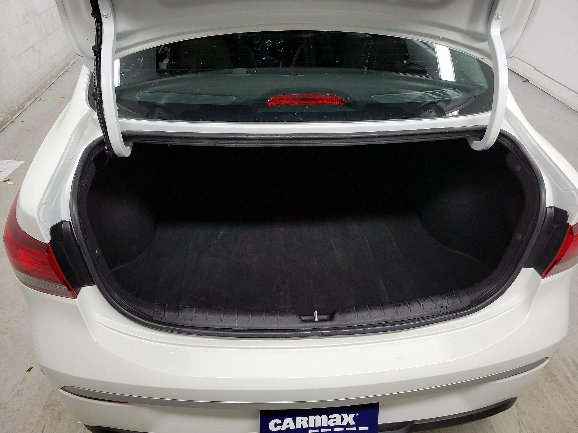 Thumbnail: 2023 Kia Rio - 17