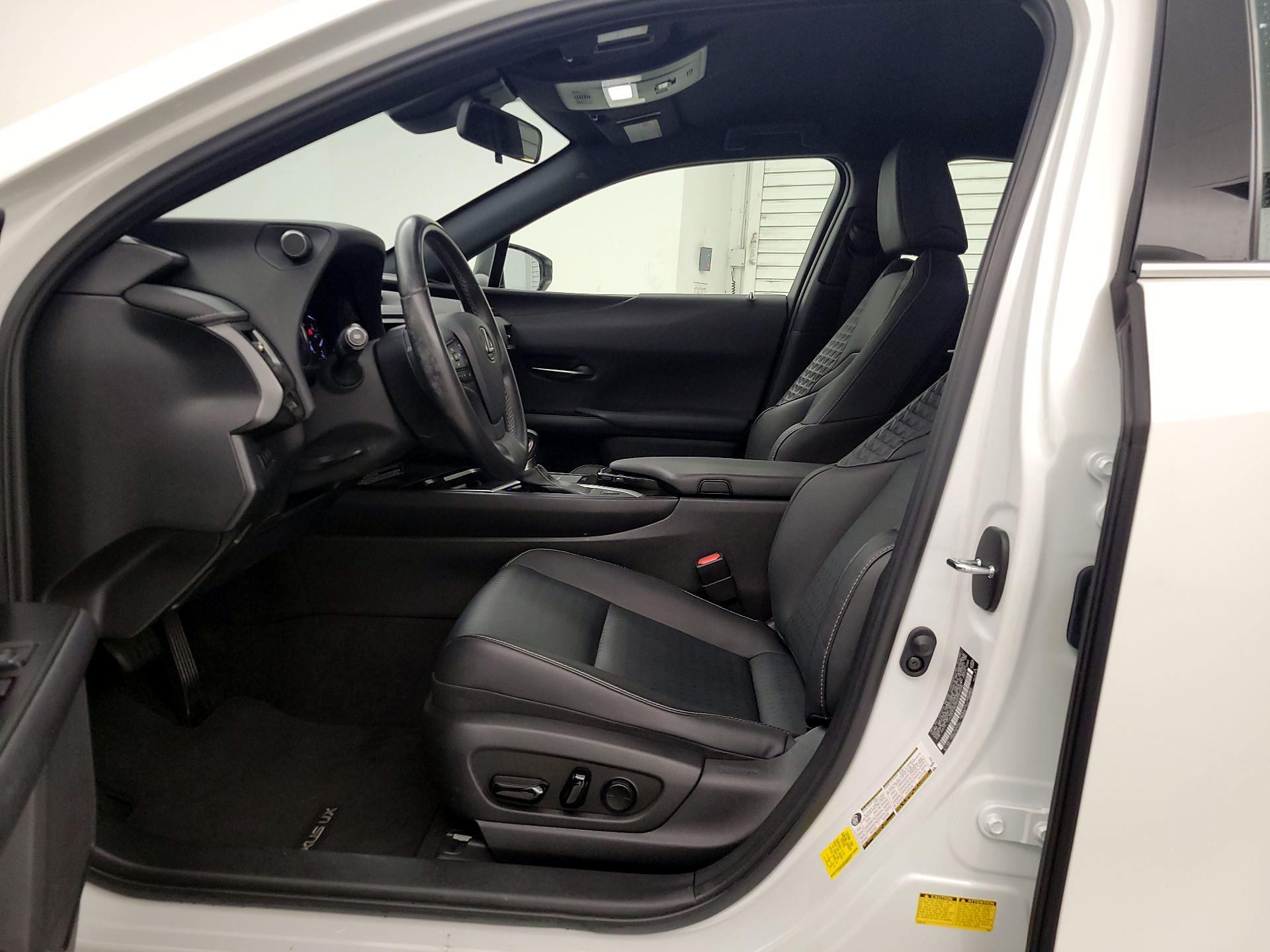 Thumbnail: 2022 Lexus UX - 11