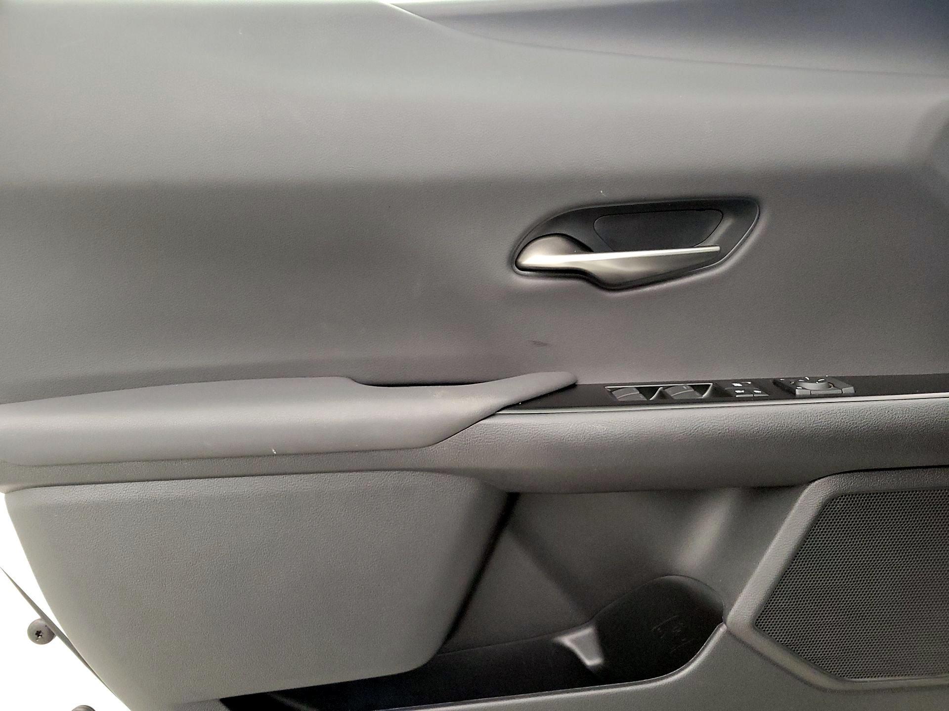 Thumbnail: 2022 Lexus UX - 12