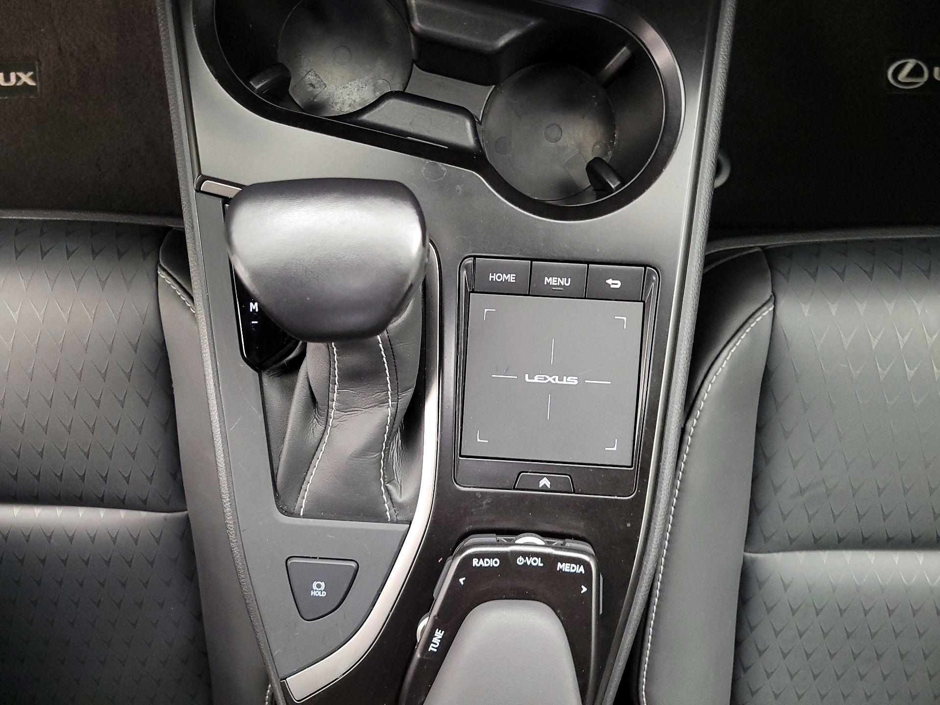 Thumbnail: 2022 Lexus UX - 17