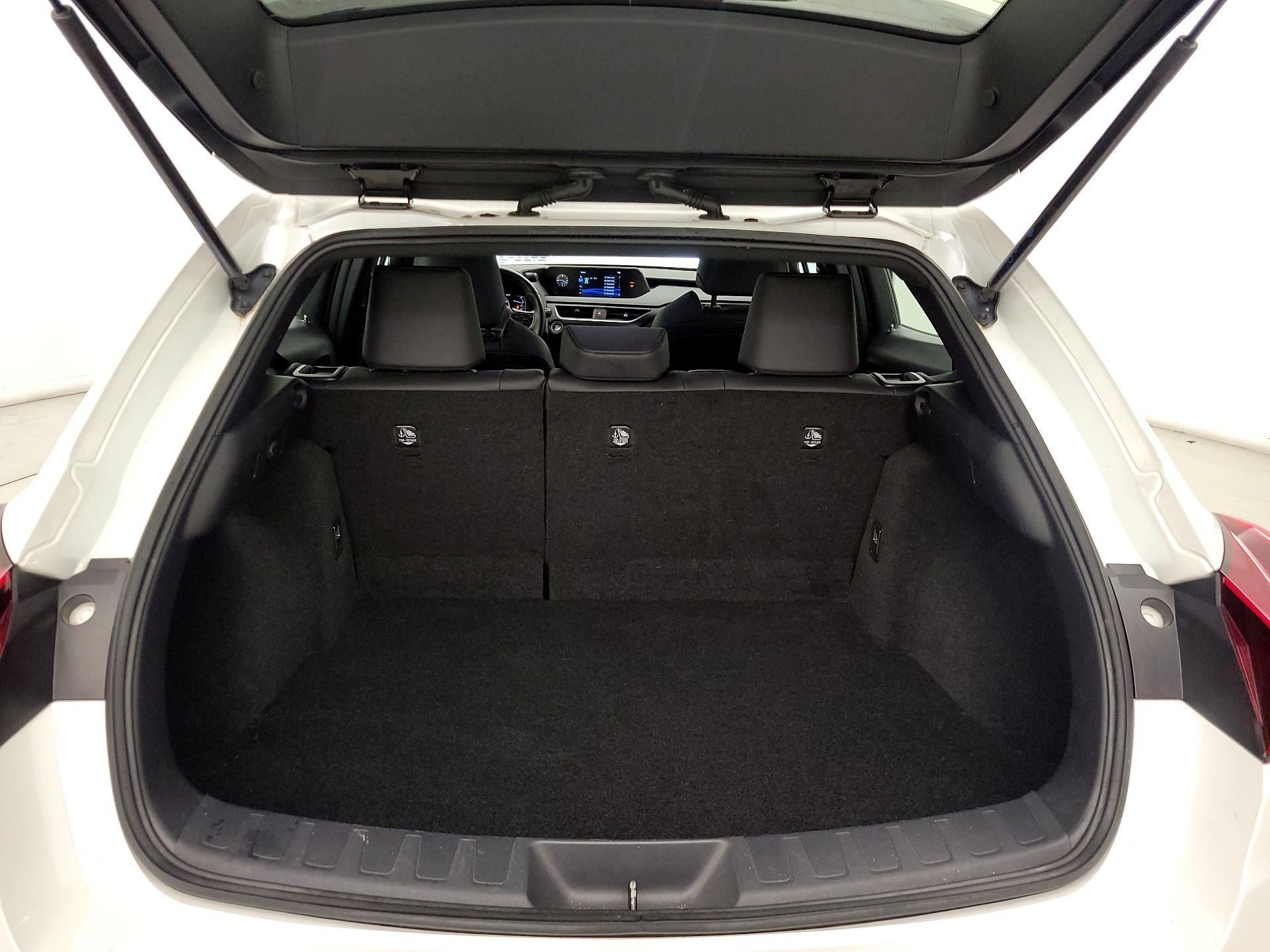 Thumbnail: 2022 Lexus UX - 20