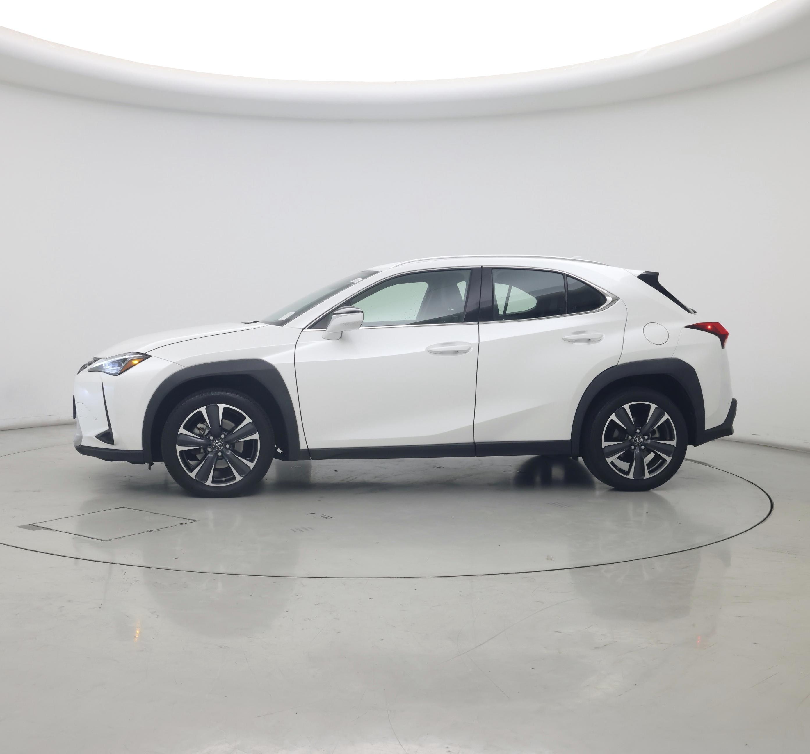 Thumbnail: 2022 Lexus UX - 3