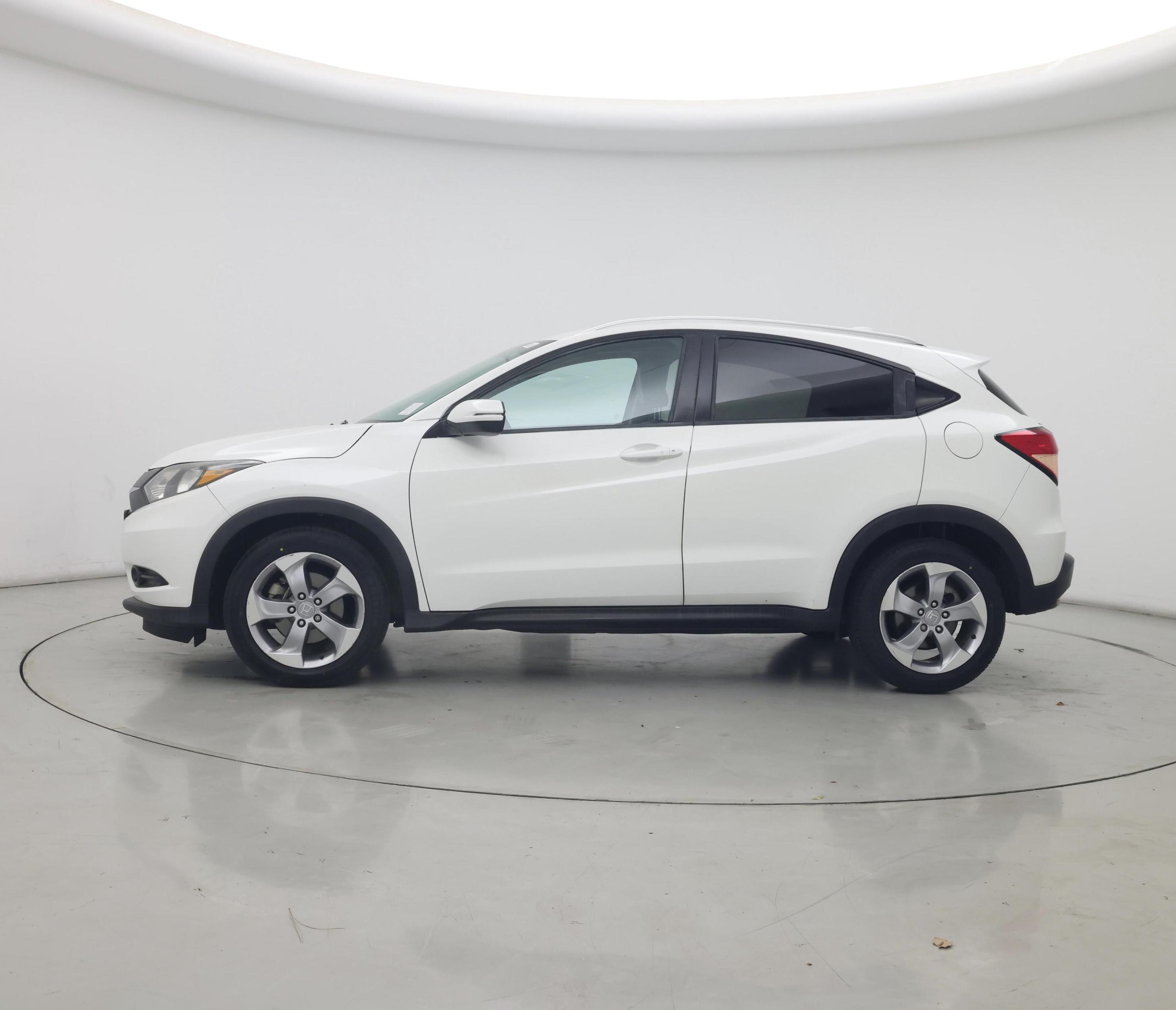 Thumbnail: 2016 Honda HR-V - 3