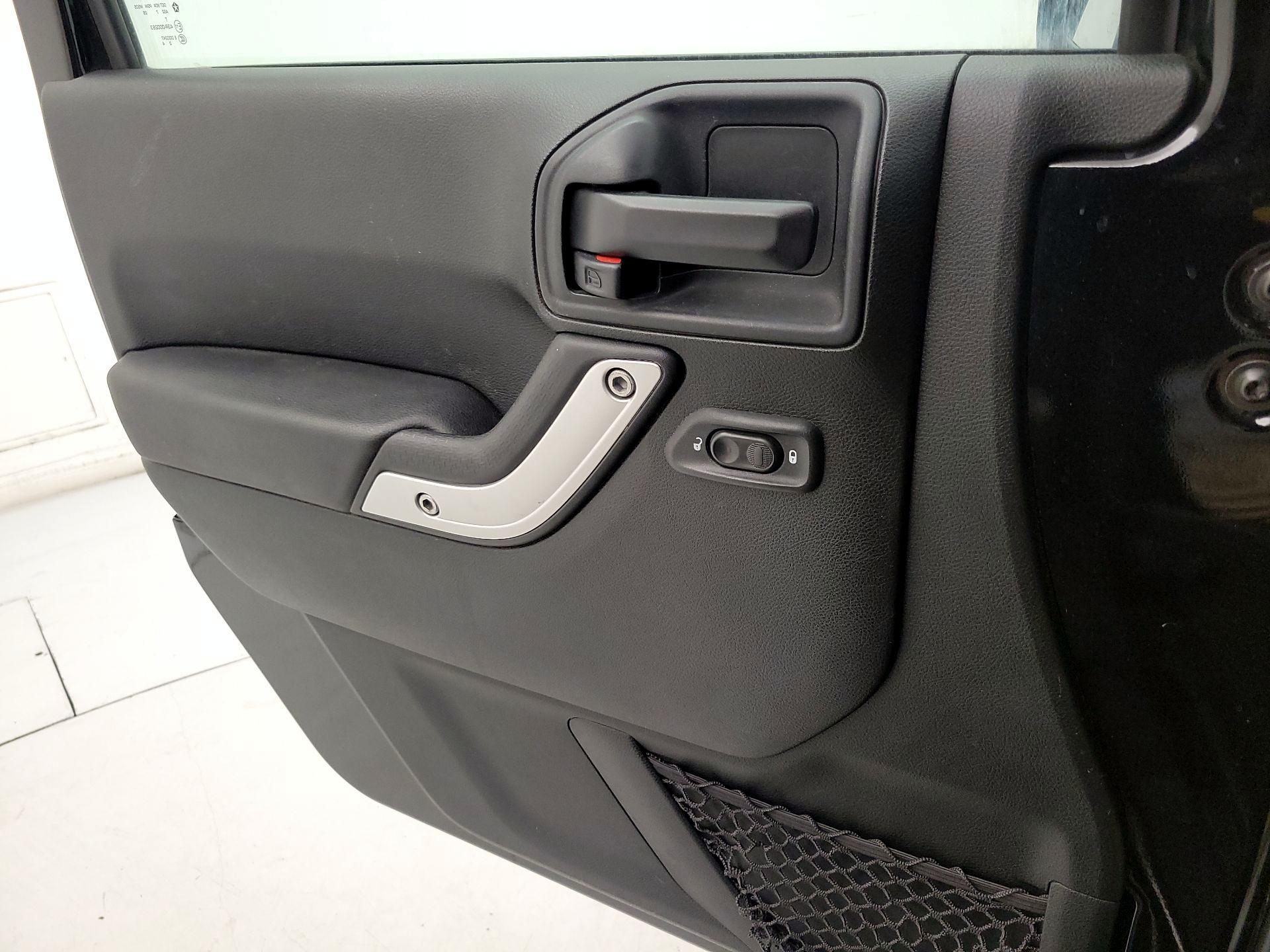 Thumbnail: 2017 Jeep Wrangler - 12