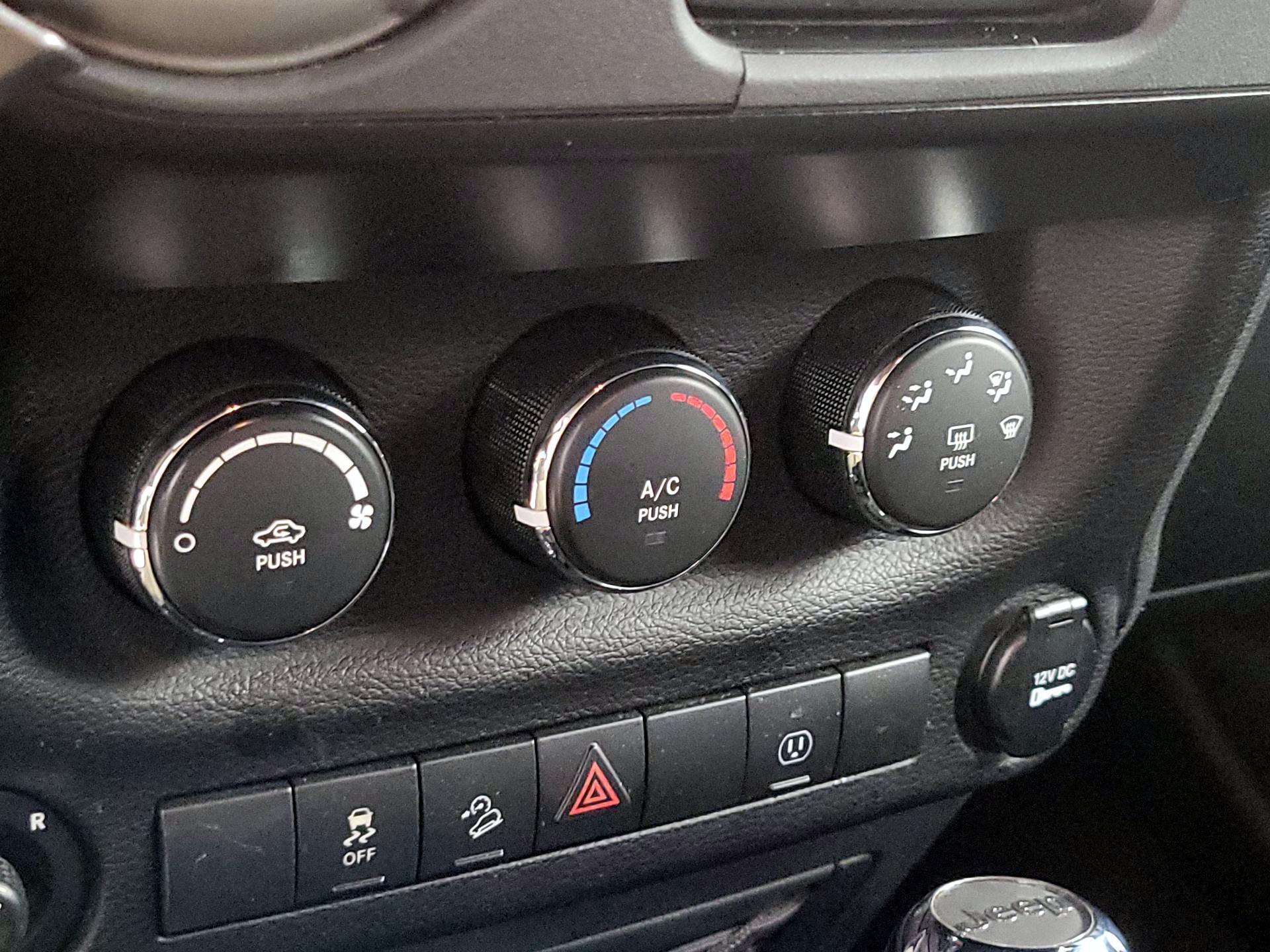 Thumbnail: 2017 Jeep Wrangler - 15