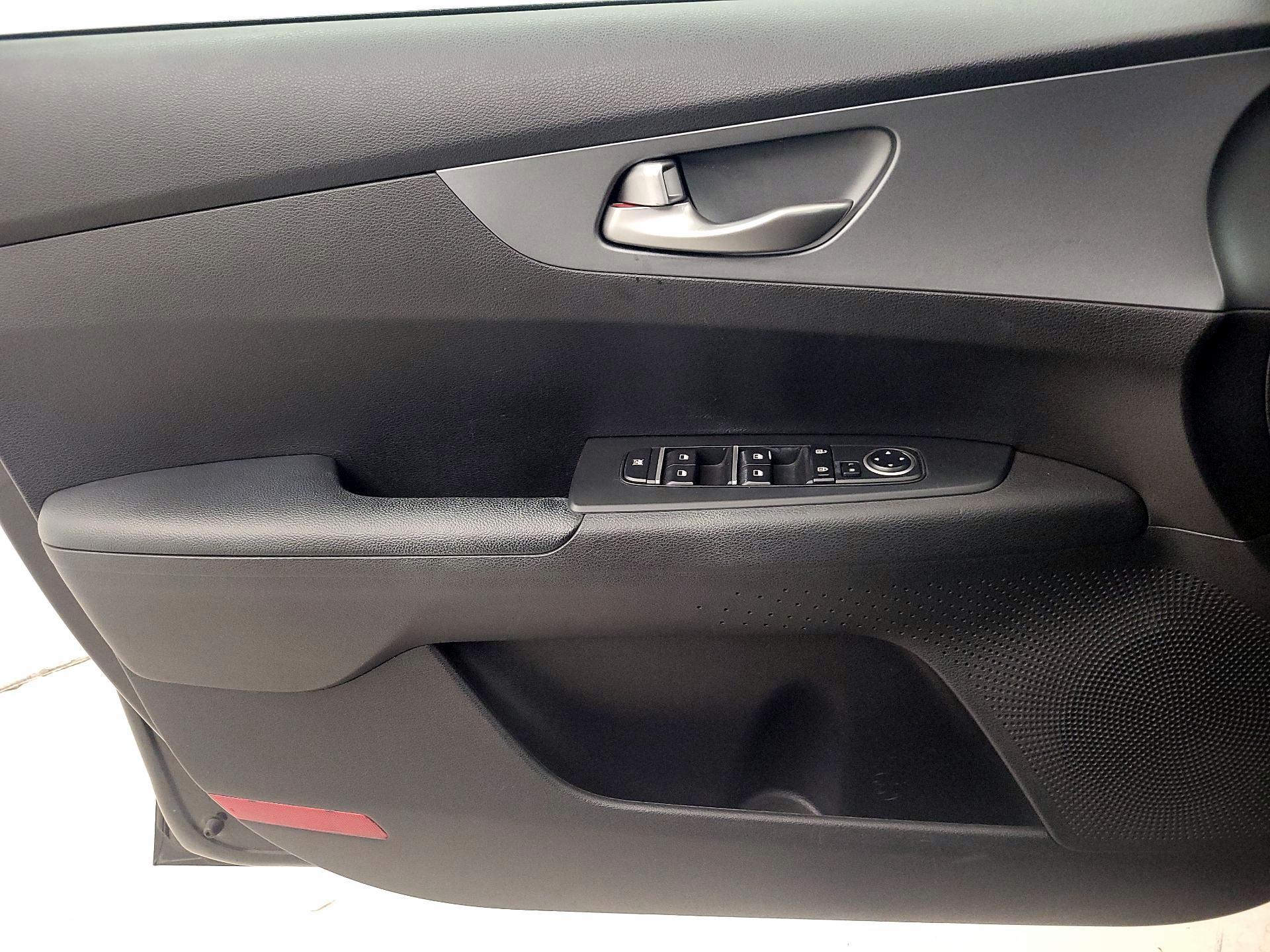 Thumbnail: 2021 Kia Forte - 12