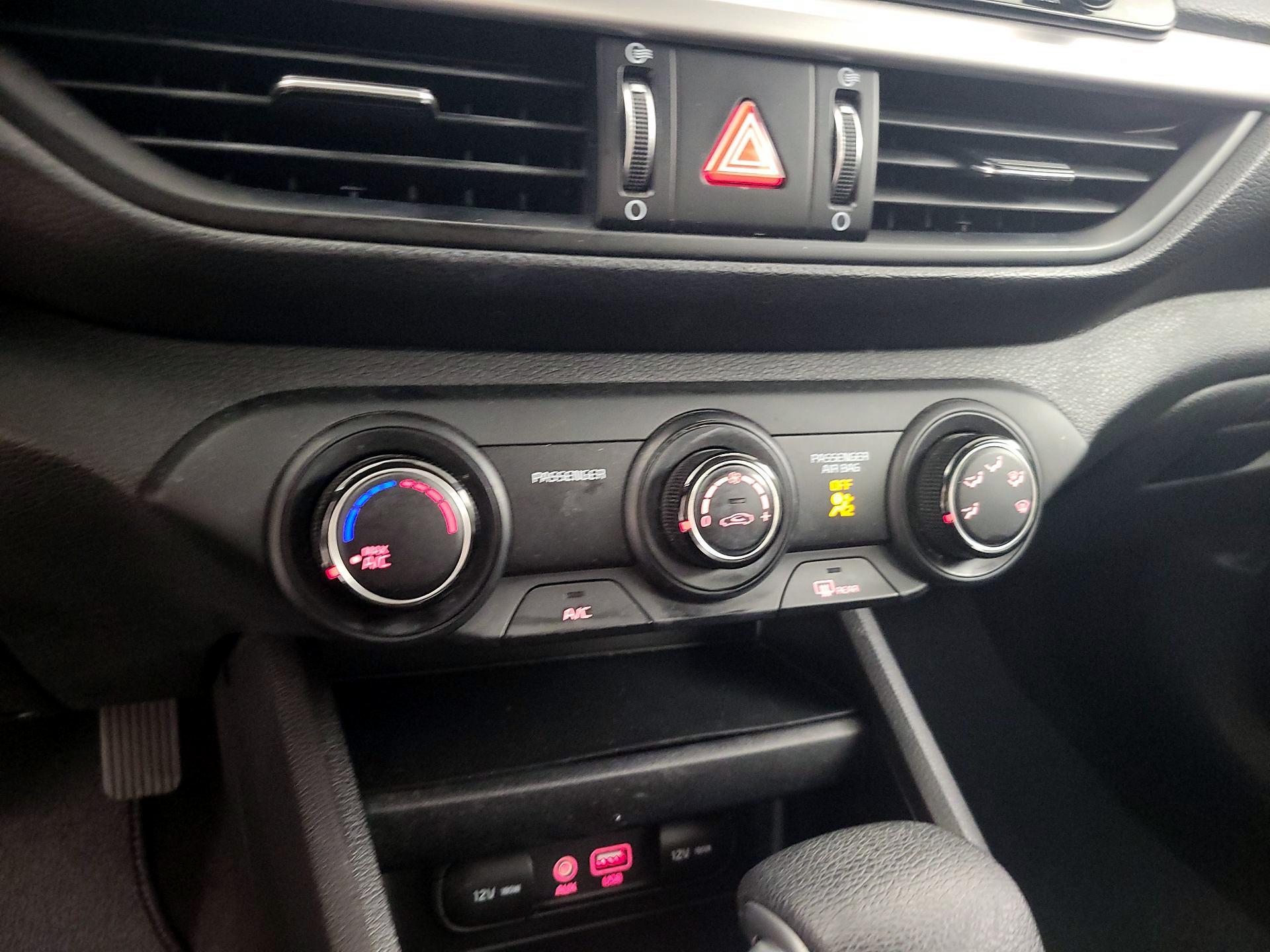 Thumbnail: 2021 Kia Forte - 16