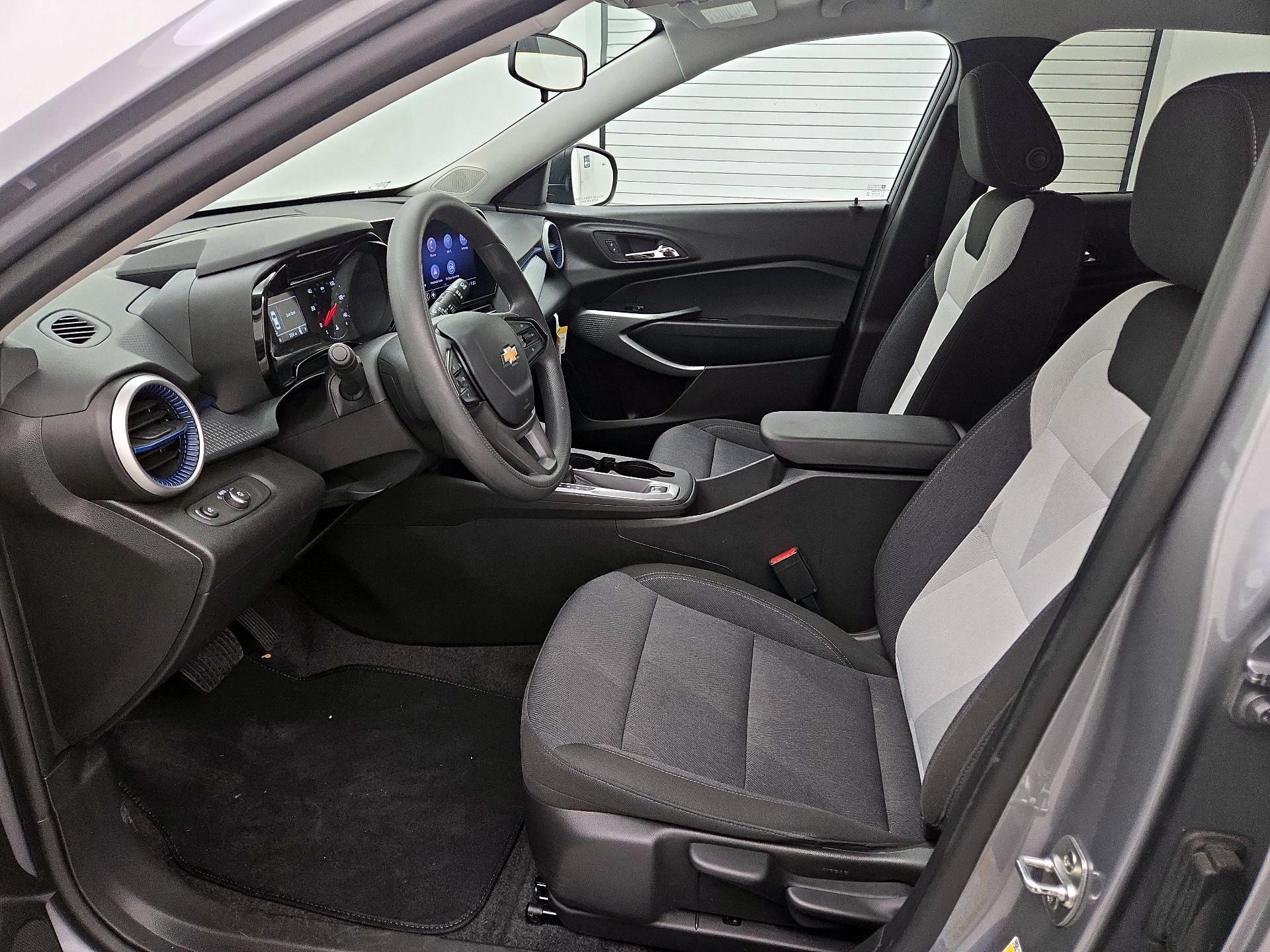 Thumbnail: 2024 Chevrolet Trax - 11