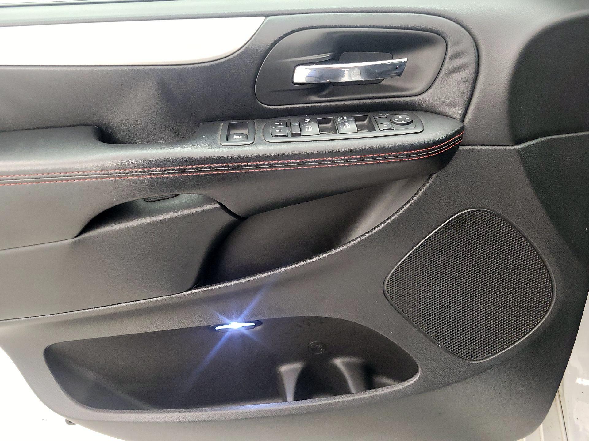 Thumbnail: 2019 Dodge Grand Caravan - 12