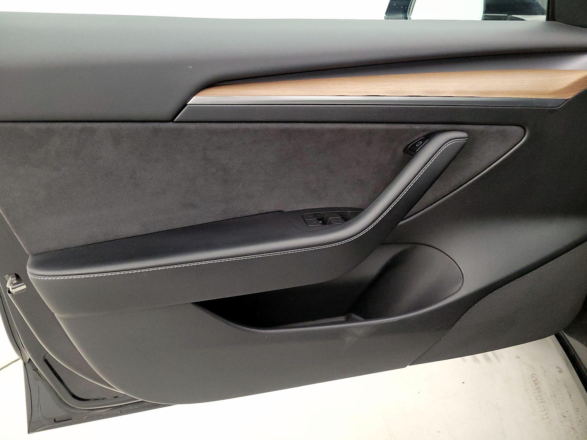 Thumbnail: 2021 Tesla Model 3 - 12