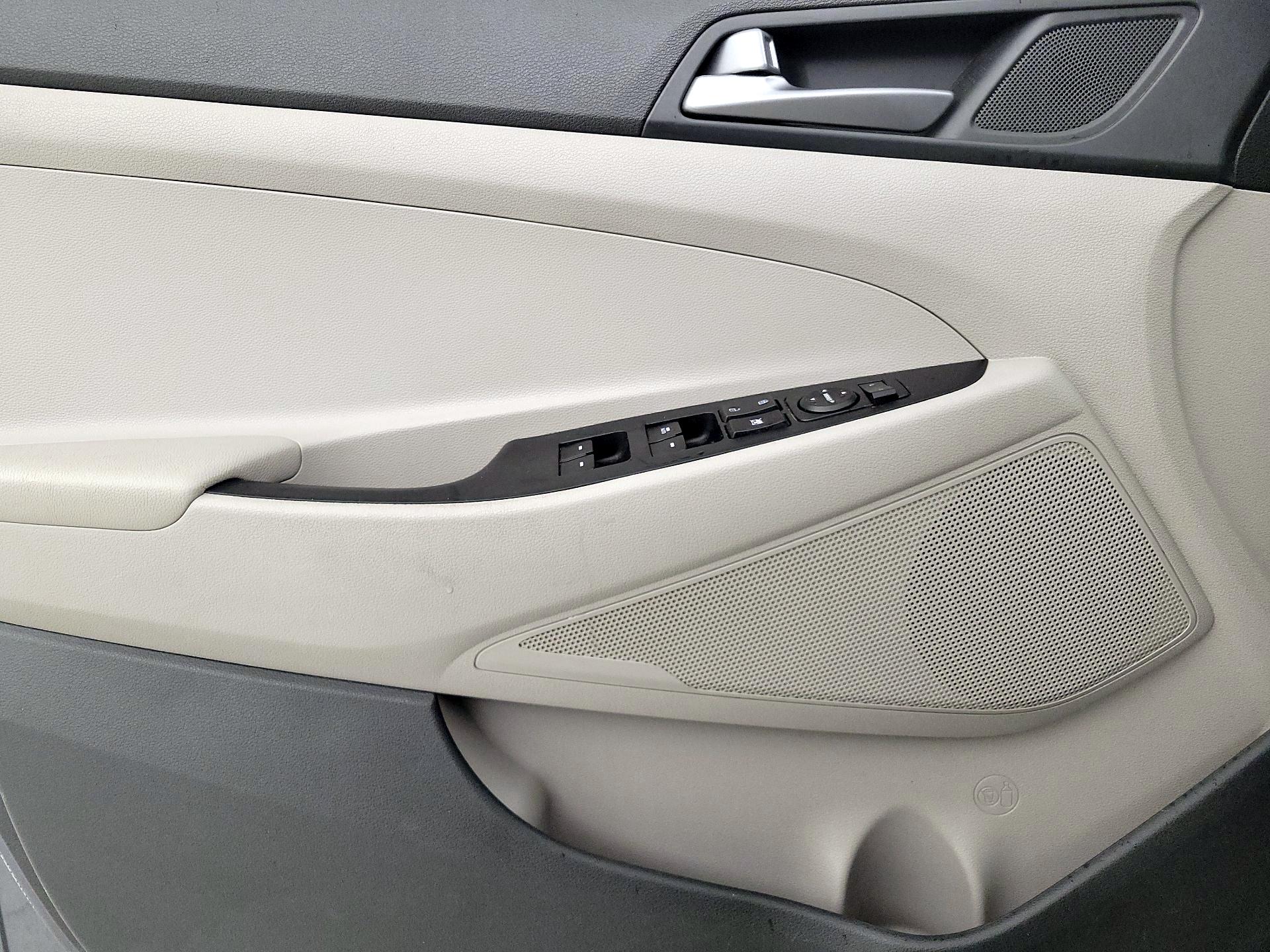 Thumbnail: 2017 Hyundai Tucson - 12