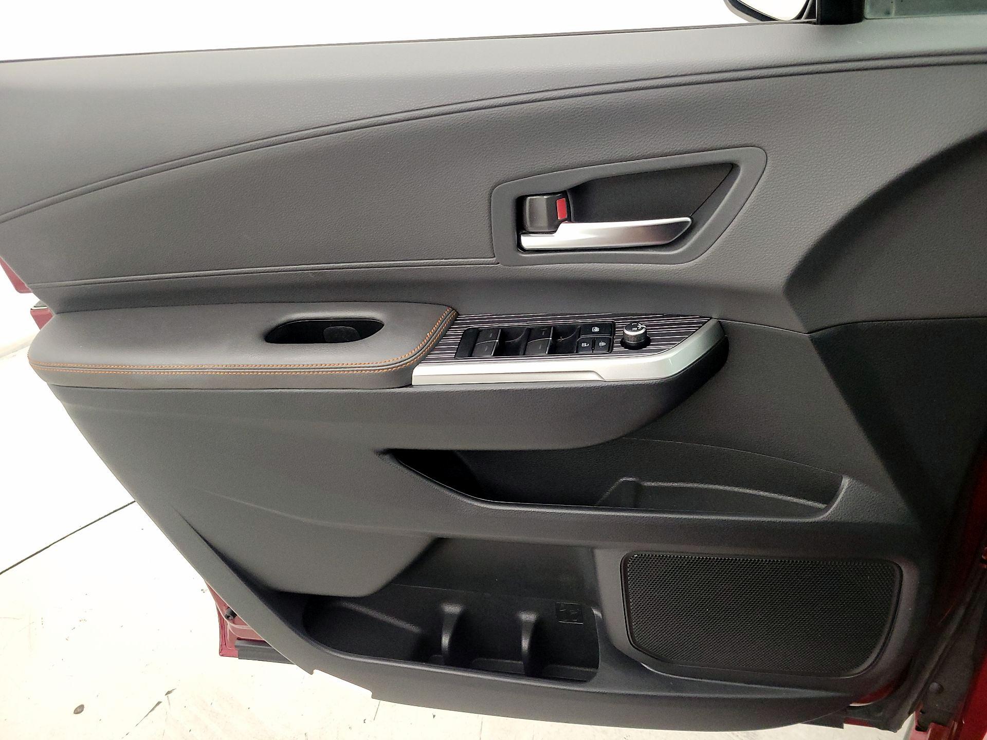 Thumbnail: 2021 Toyota Sienna - 12