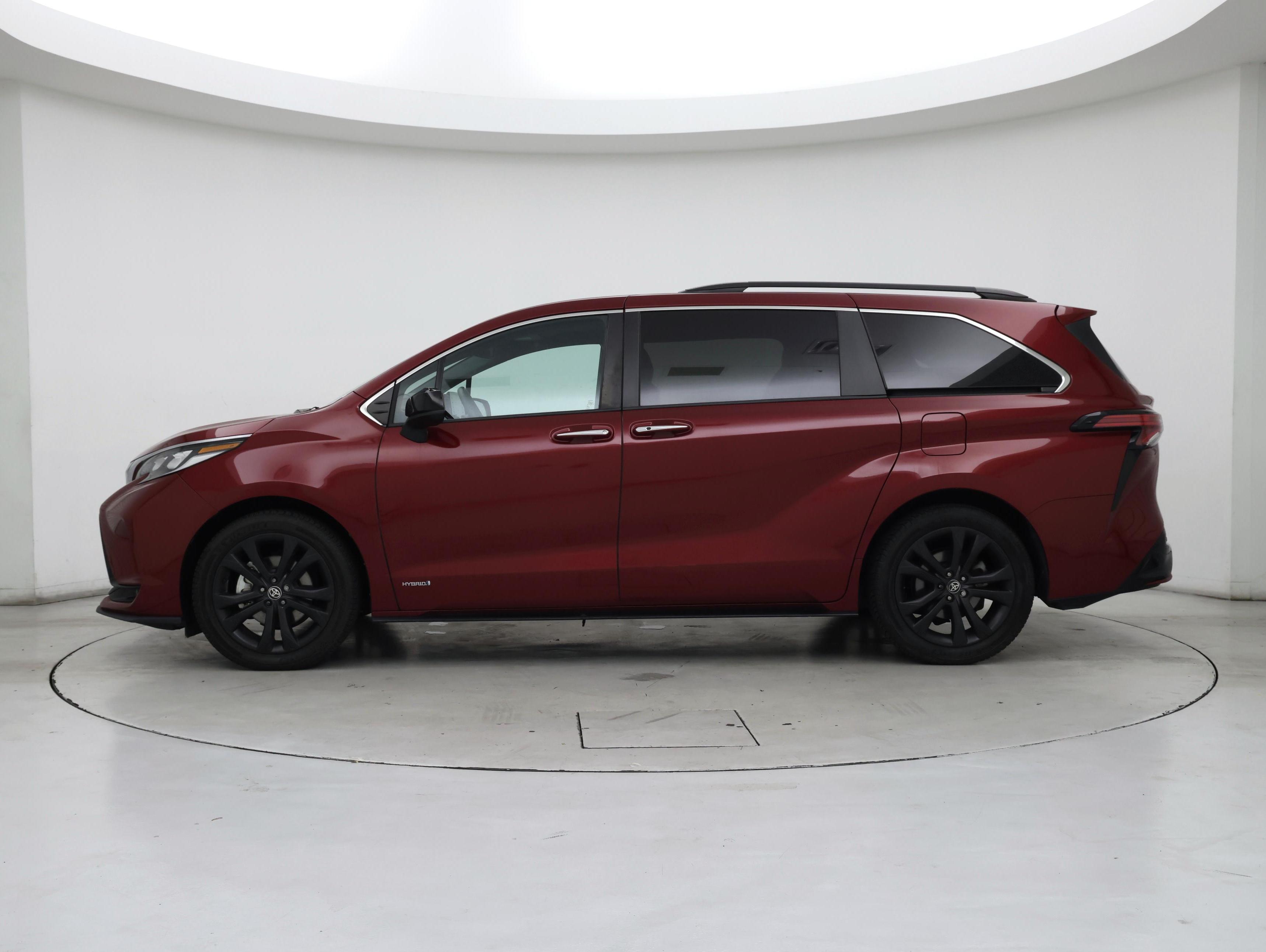 Thumbnail: 2021 Toyota Sienna - 3