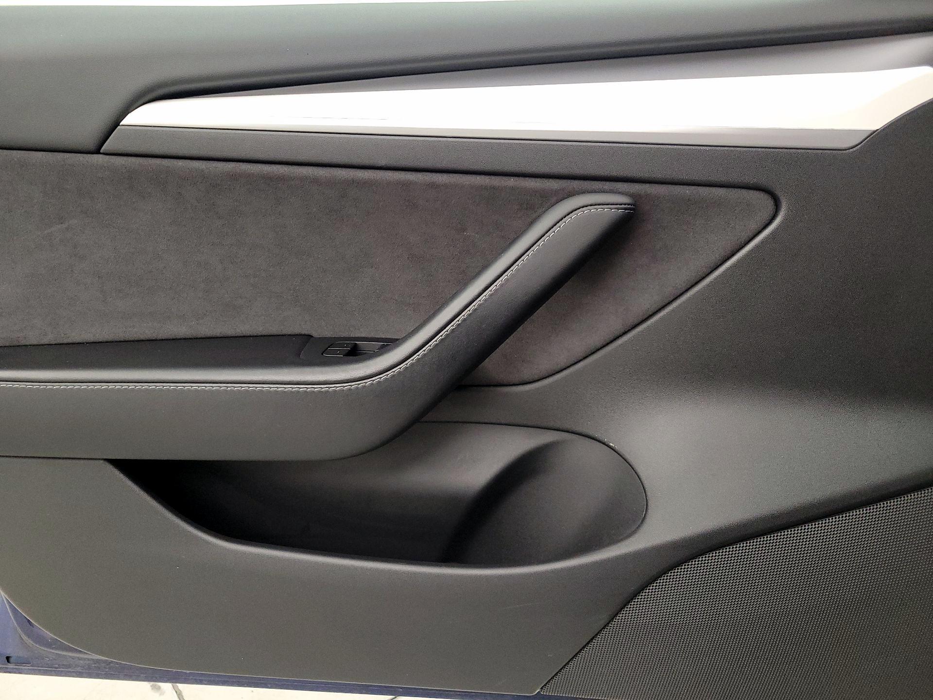 Thumbnail: 2021 Tesla Model 3 - 12