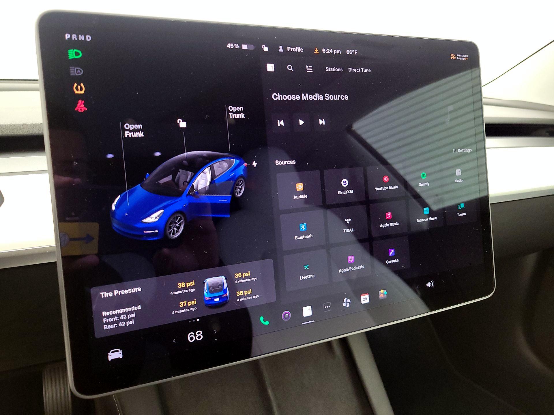 Thumbnail: 2021 Tesla Model 3 - 15