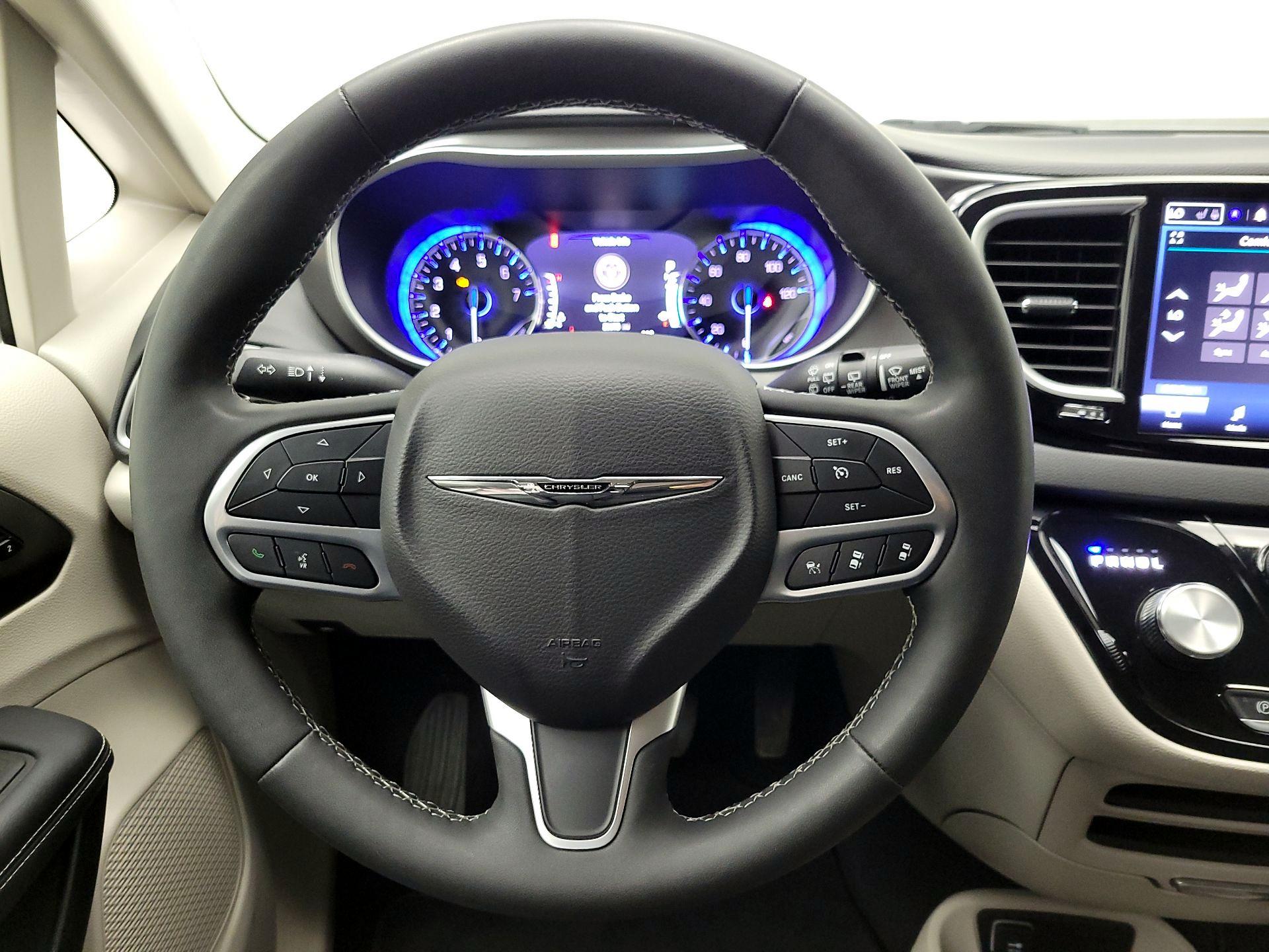 Thumbnail: 2024 Chrysler Pacifica - 10