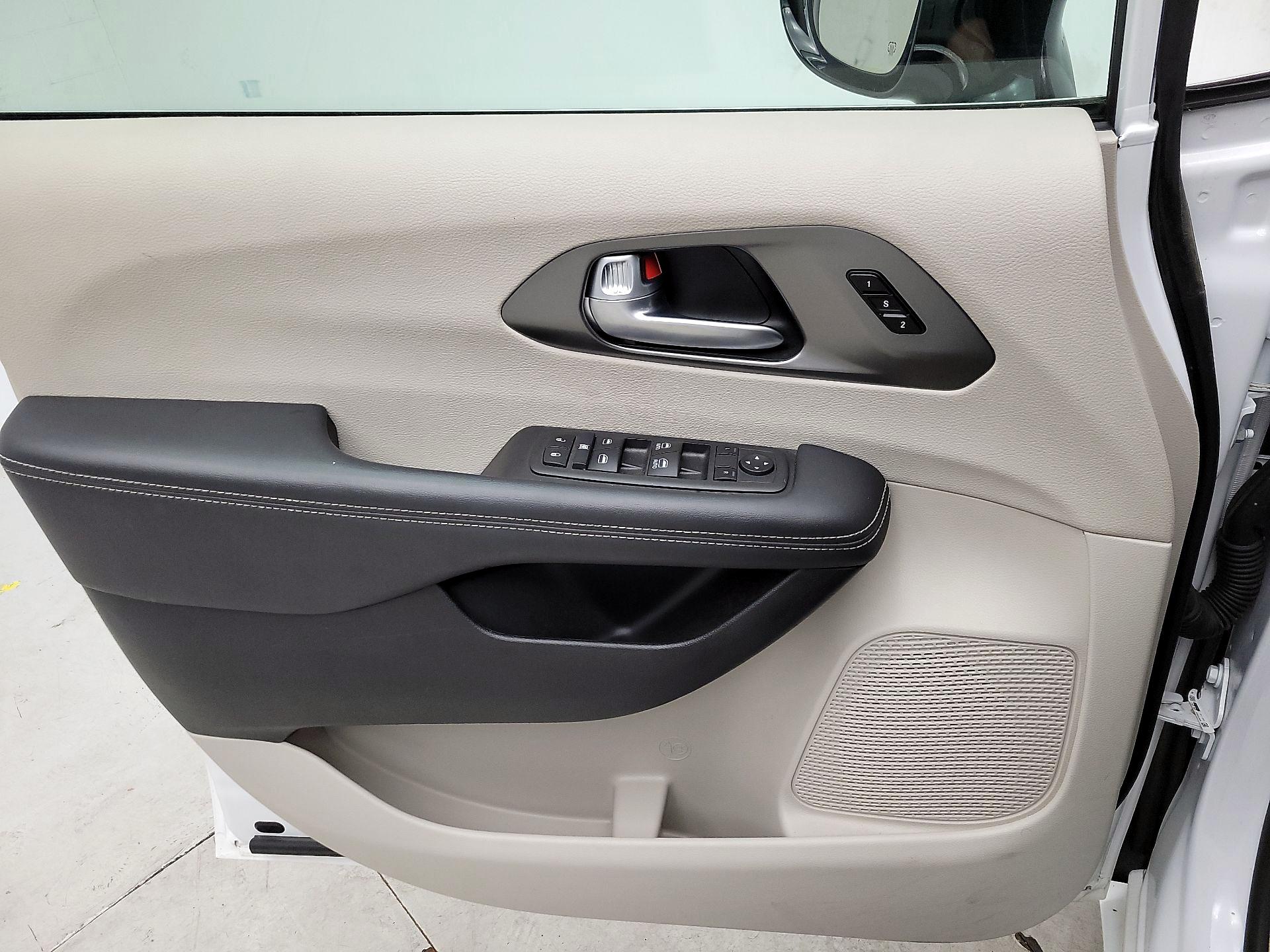 Thumbnail: 2024 Chrysler Pacifica - 12