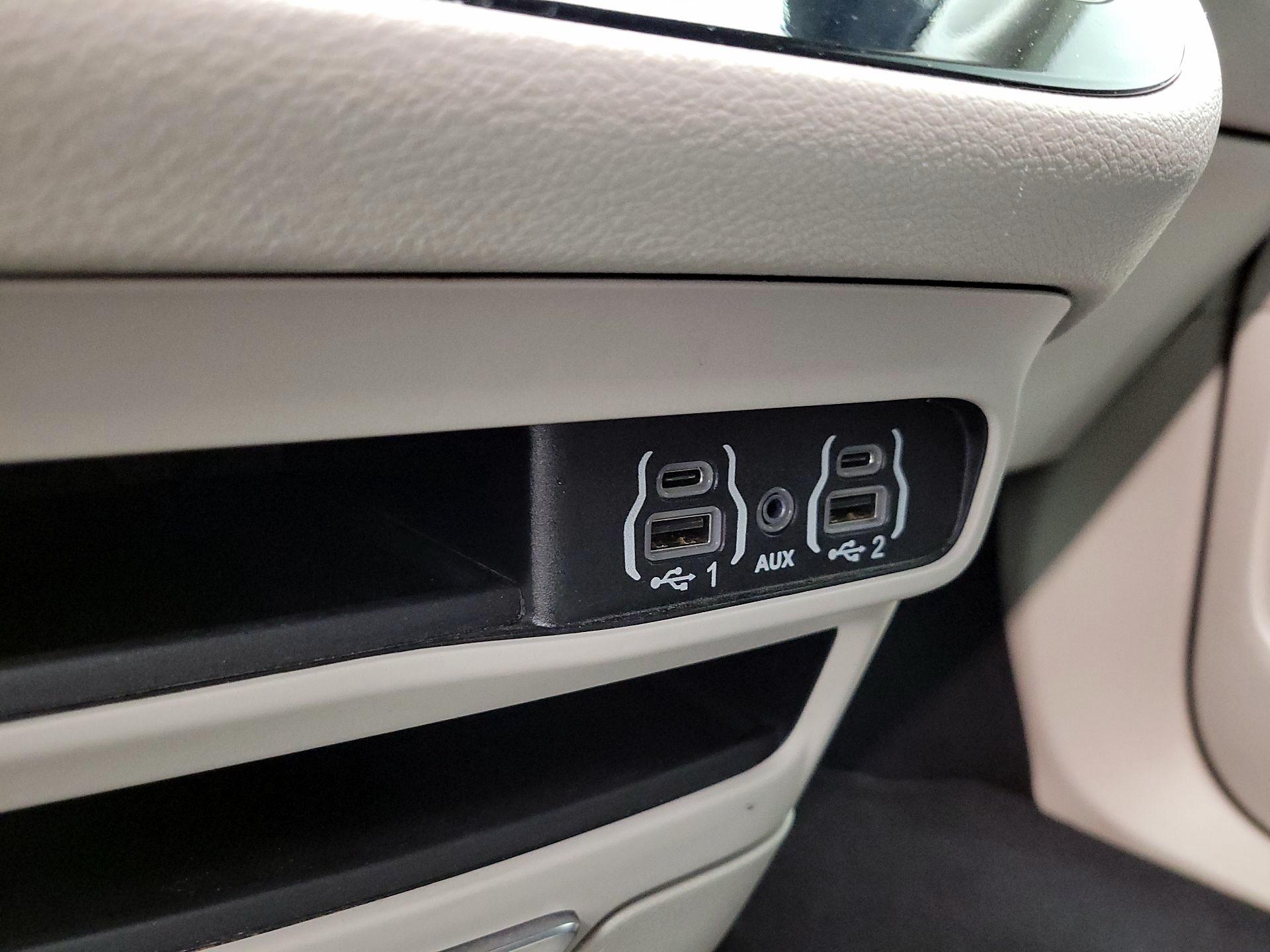 Thumbnail: 2024 Chrysler Pacifica - 18