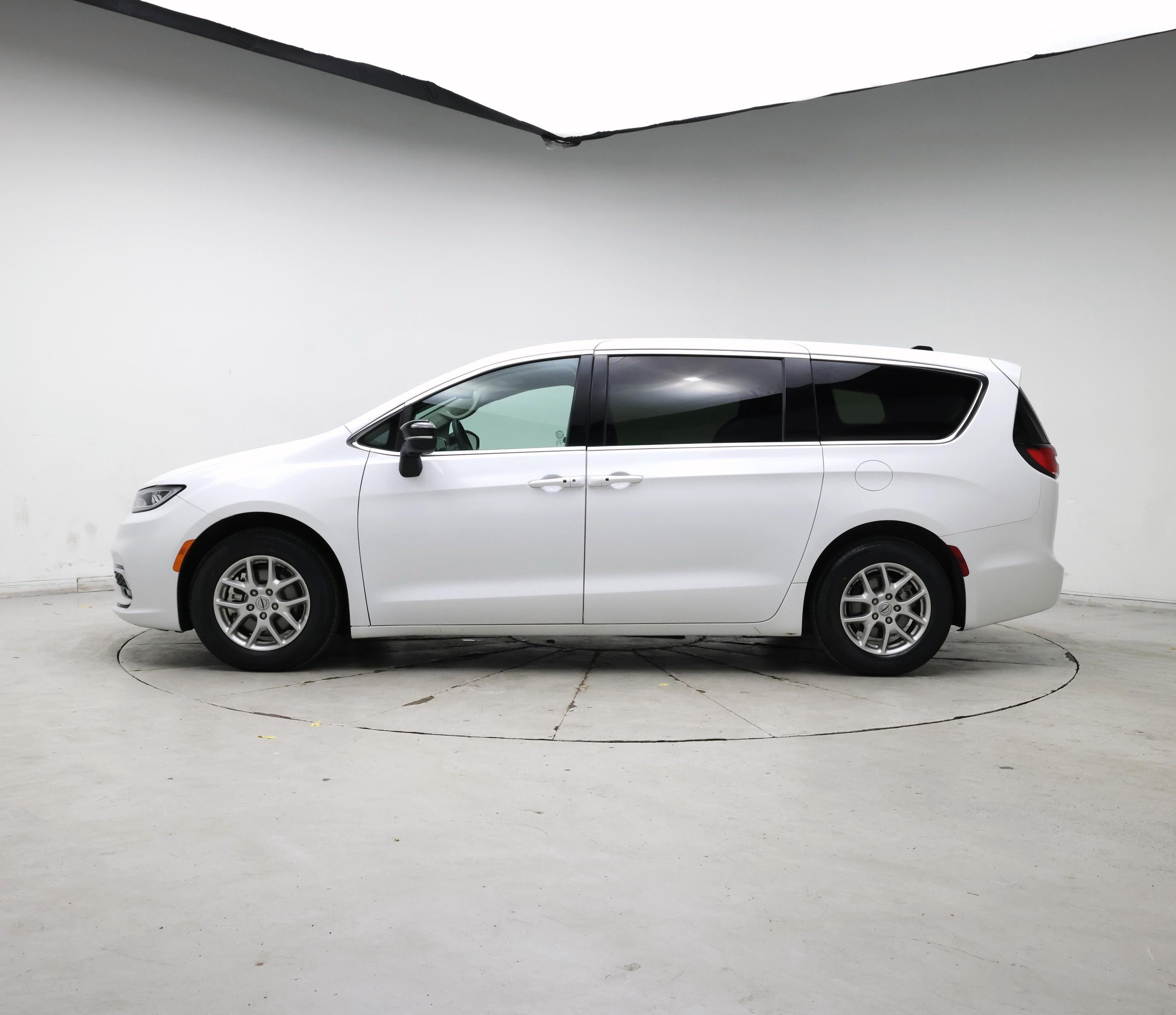 Thumbnail: 2024 Chrysler Pacifica - 3