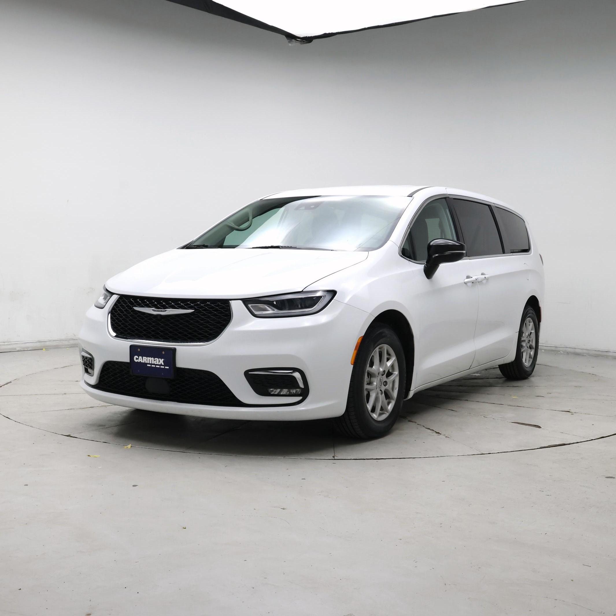 Thumbnail: 2024 Chrysler Pacifica - 4