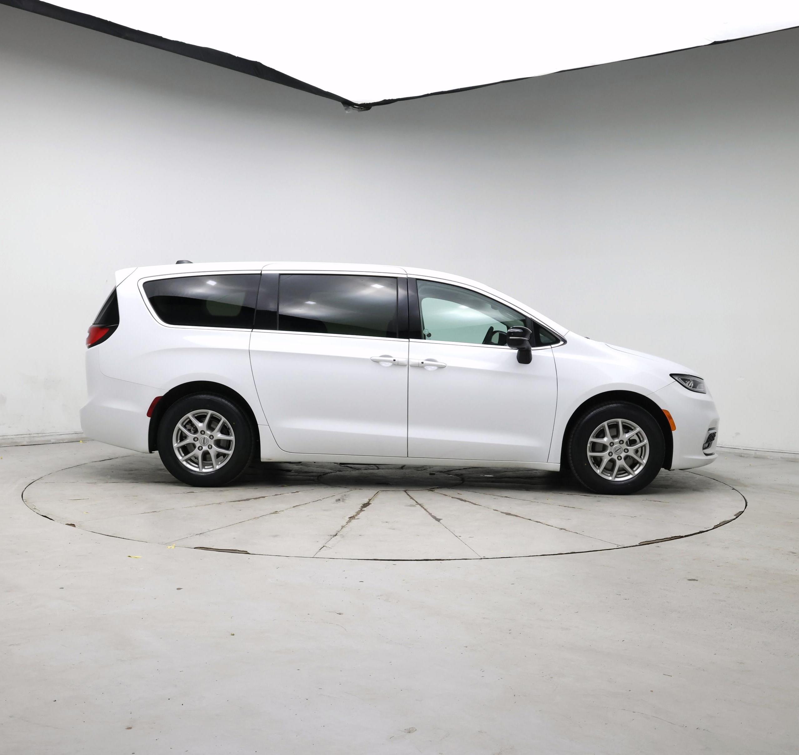 Thumbnail: 2024 Chrysler Pacifica - 7