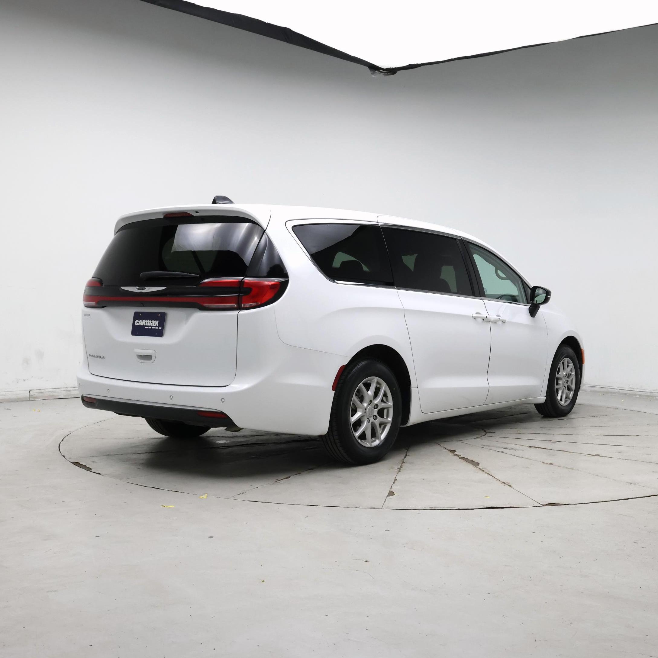 Thumbnail: 2024 Chrysler Pacifica - 8