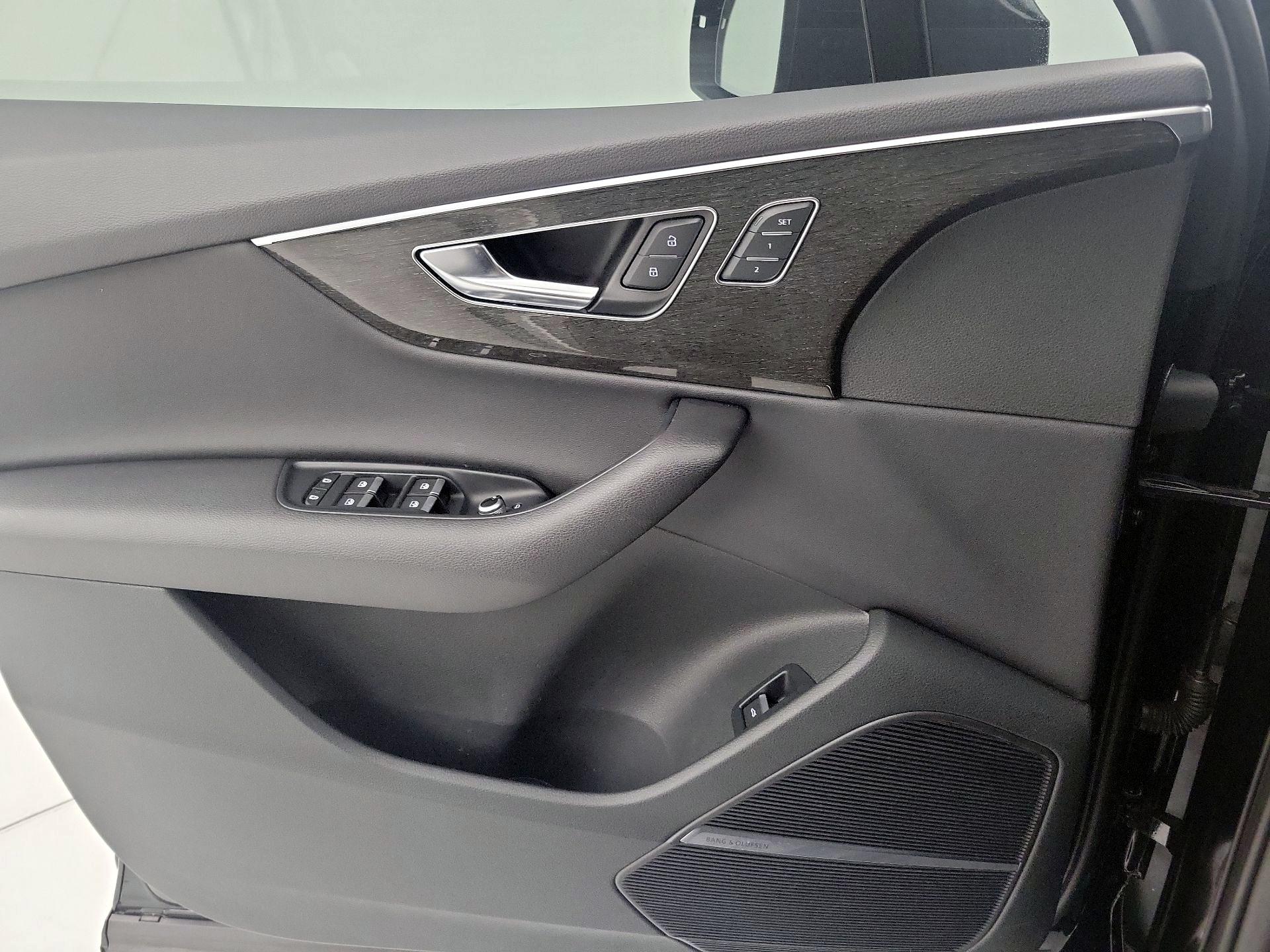 Thumbnail: 2022 Audi Q7 - 12