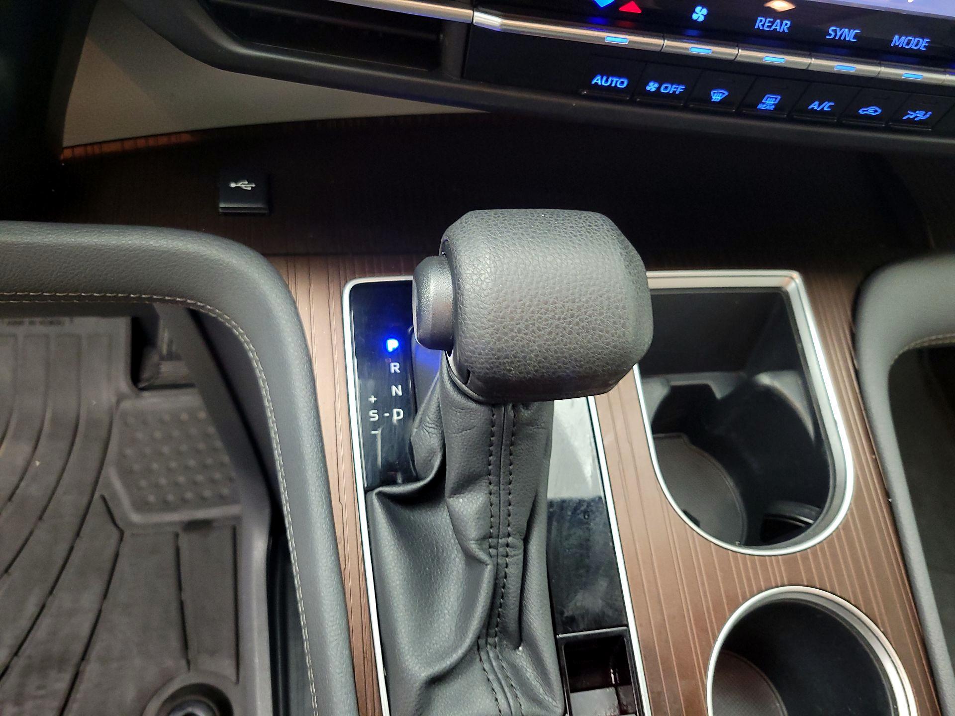 Thumbnail: 2024 Toyota Sienna - 17