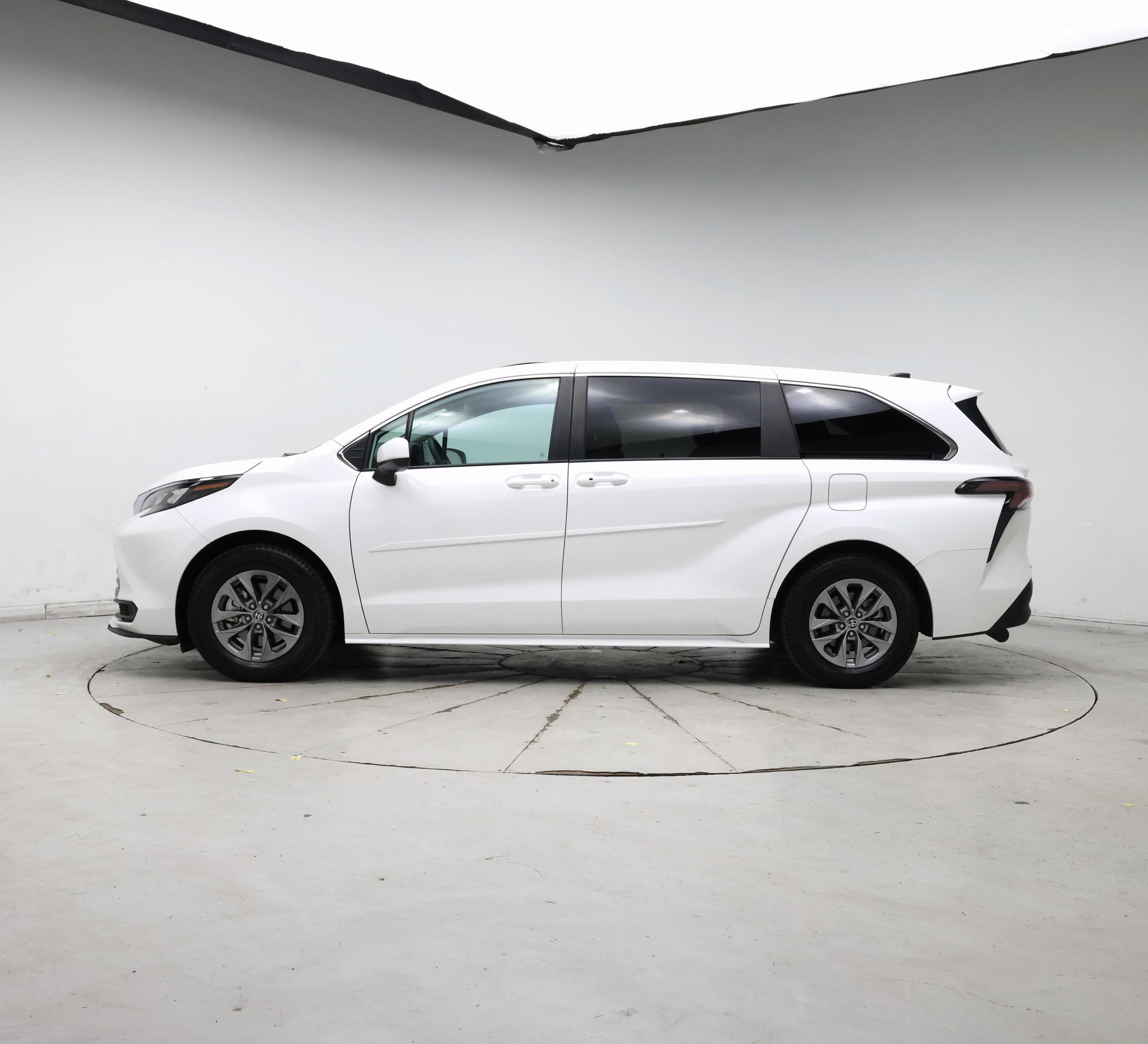 Thumbnail: 2024 Toyota Sienna - 3