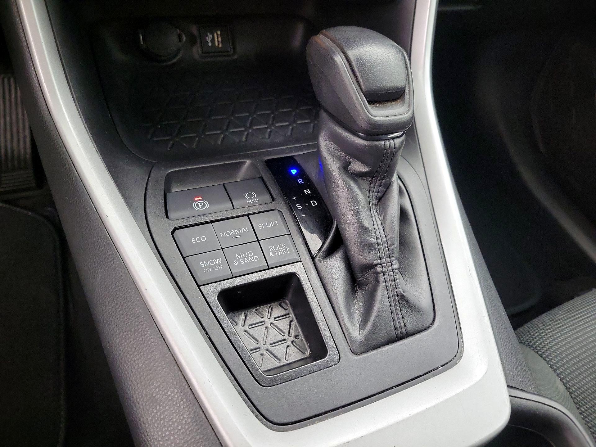 Thumbnail: 2024 Toyota RAV4 - 17