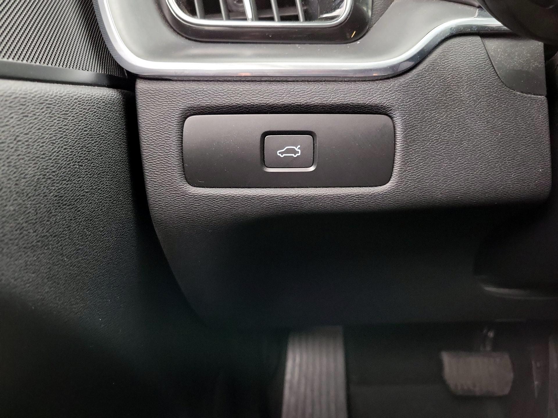 Thumbnail: 2024 Volvo XC60 - 13