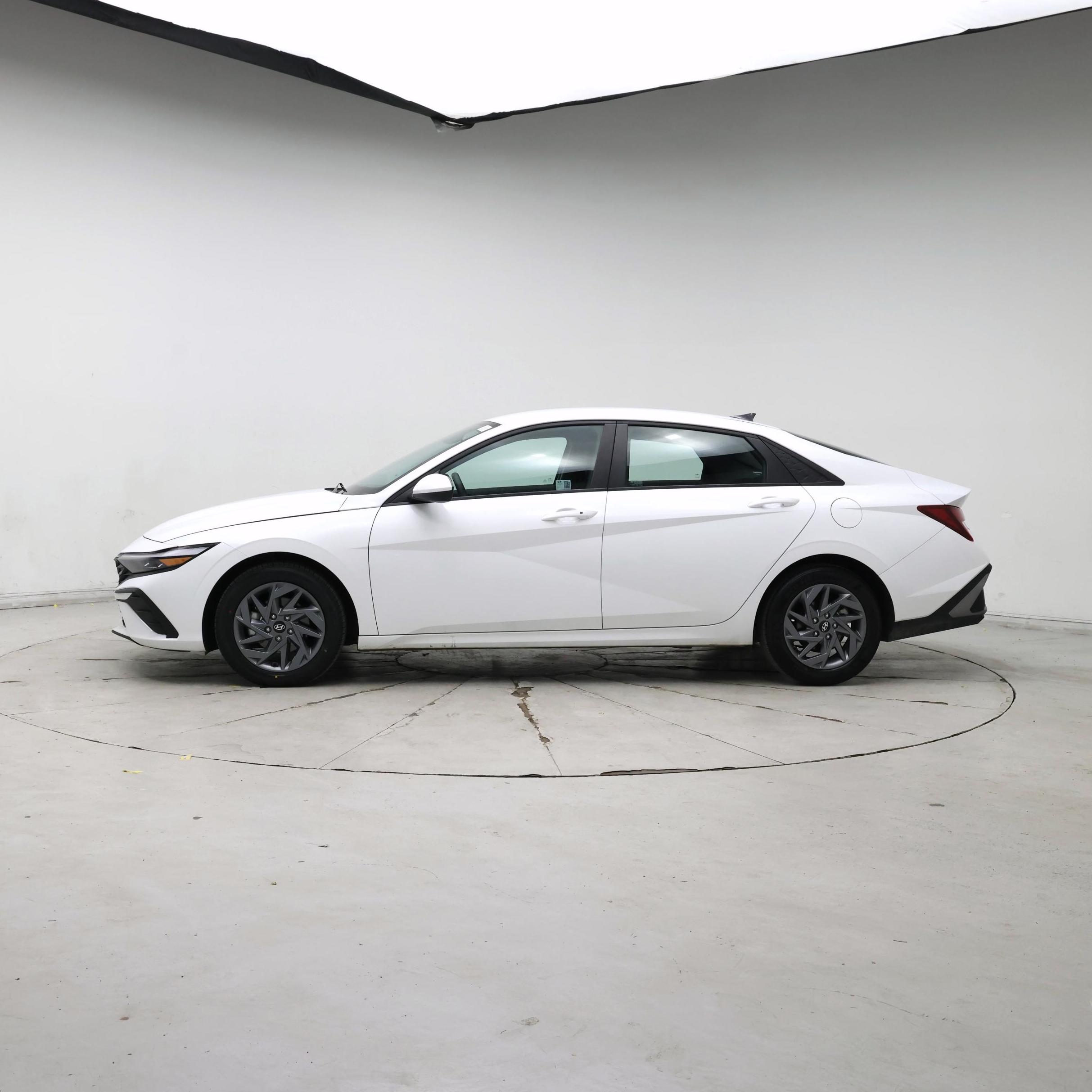 Thumbnail: 2024 Hyundai Elantra - 3